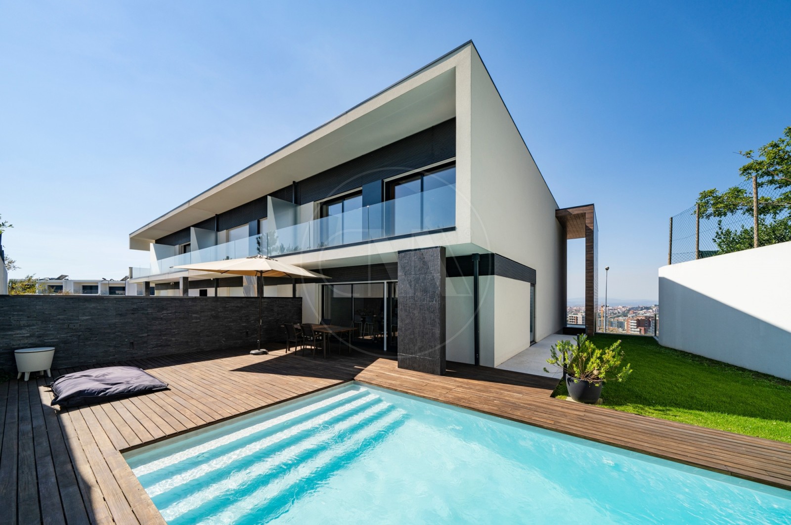 House T3 for Buy in Nogueira, Fraião e Lamaçães, Braga, Braga - Fachada (Imagem 7)