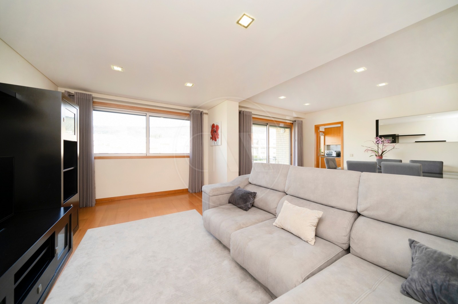 Apartamento T2 para Venda em Nogueira, Fraião e Lamaçães, Braga, Braga - Sala (Imagem 6)