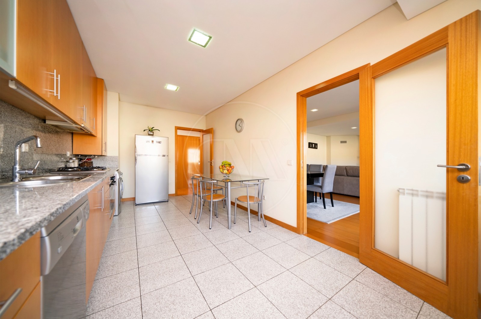 Apartamento T2 para Venda em Nogueira, Fraião e Lamaçães, Braga, Braga - Cozinha (Imagem 1)