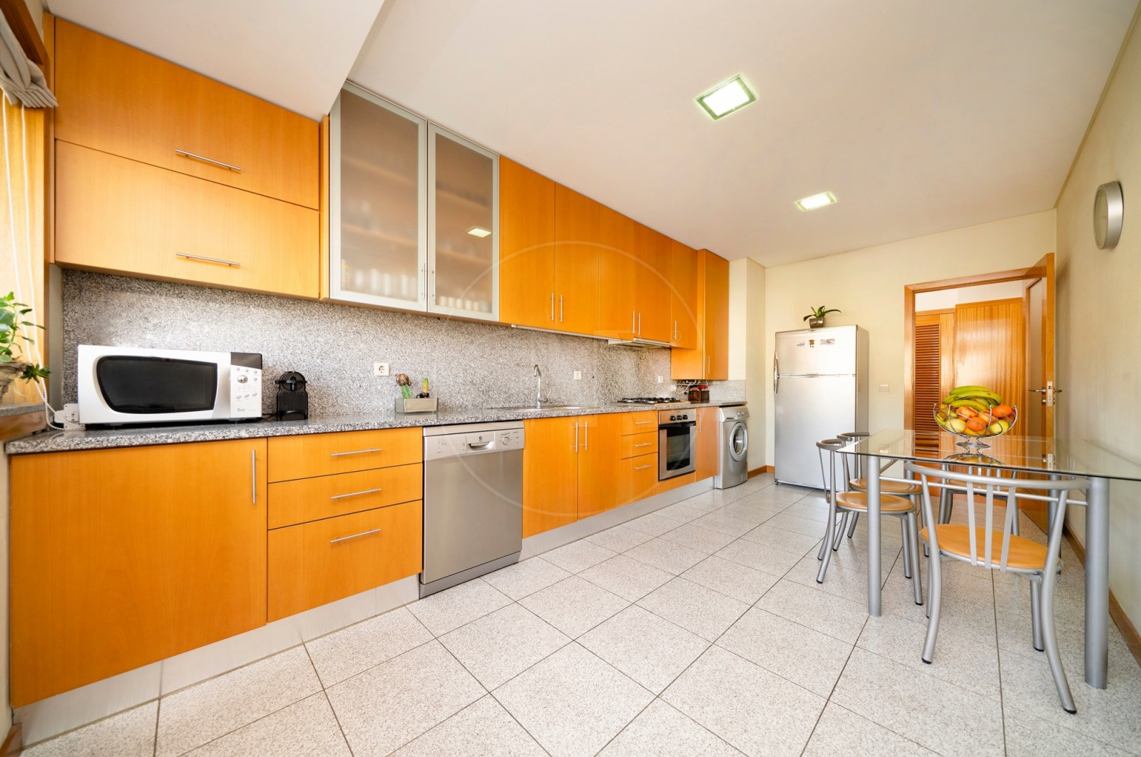 Apartamento T2 para Venda em Nogueira, Fraião e Lamaçães, Braga, Braga - Cozinha (Imagem 2)