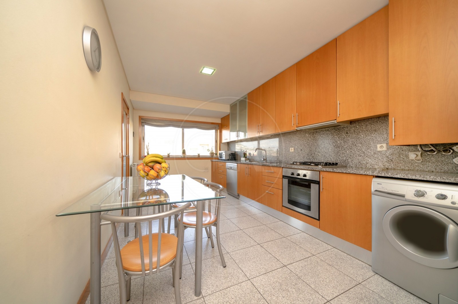 Apartamento T2 para Venda em Nogueira, Fraião e Lamaçães, Braga, Braga - Cozinha (Imagem 3)