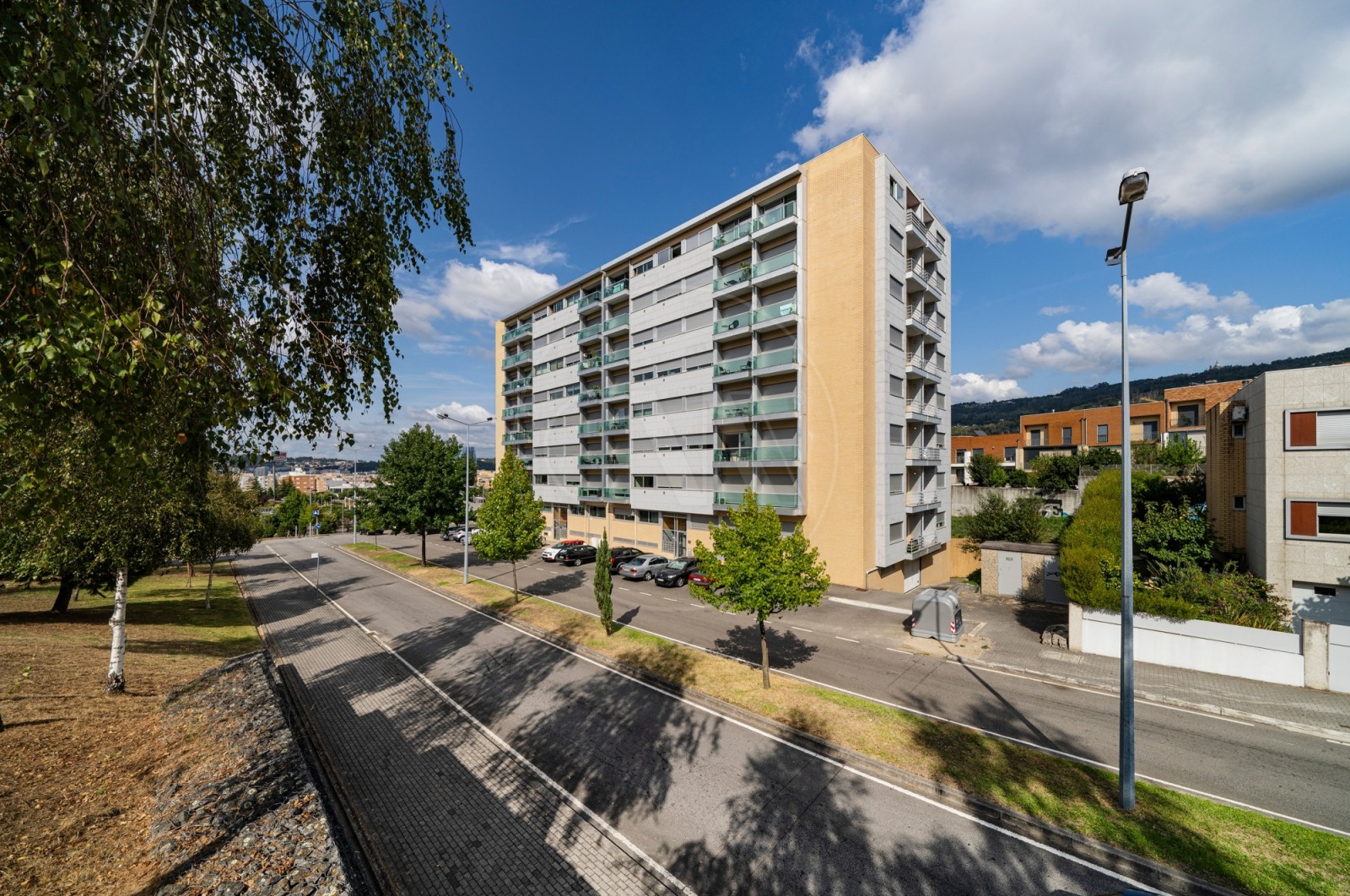 Apartamento T2 para Venda em Nogueira, Fraião e Lamaçães, Braga, Braga - Fachada (Imagem 2)
