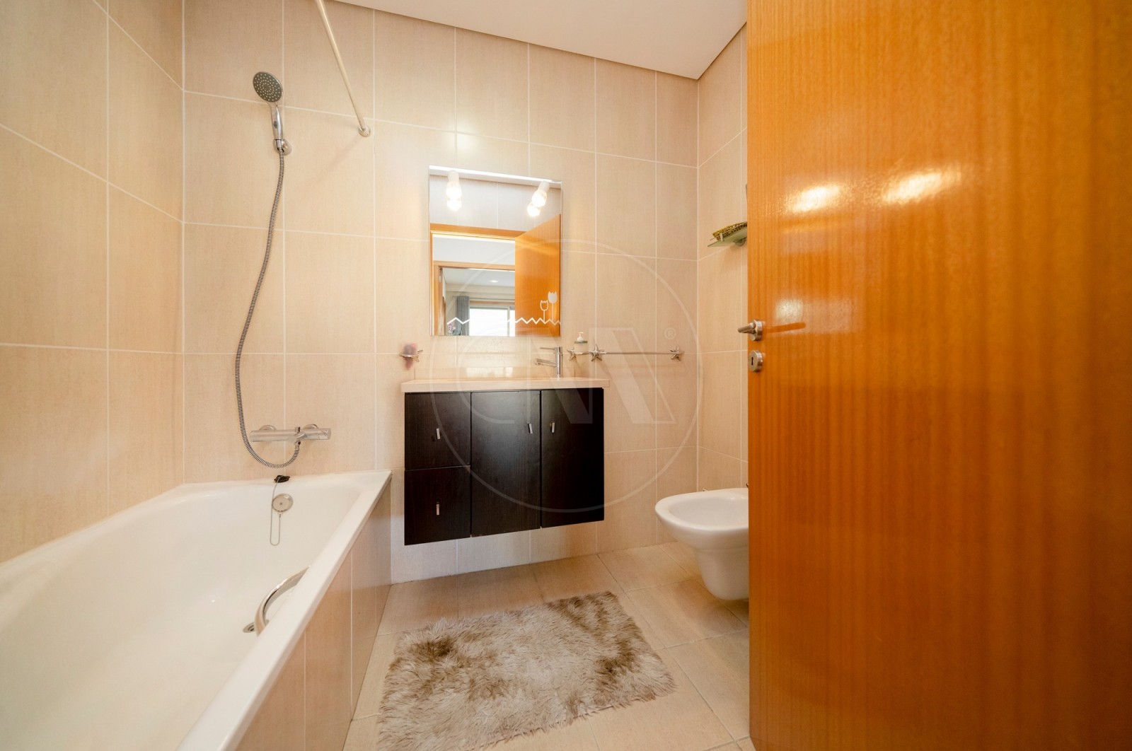 Apartamento T2 para Venda em Nogueira, Fraião e Lamaçães, Braga, Braga - Casa de banho (Imagem 1)