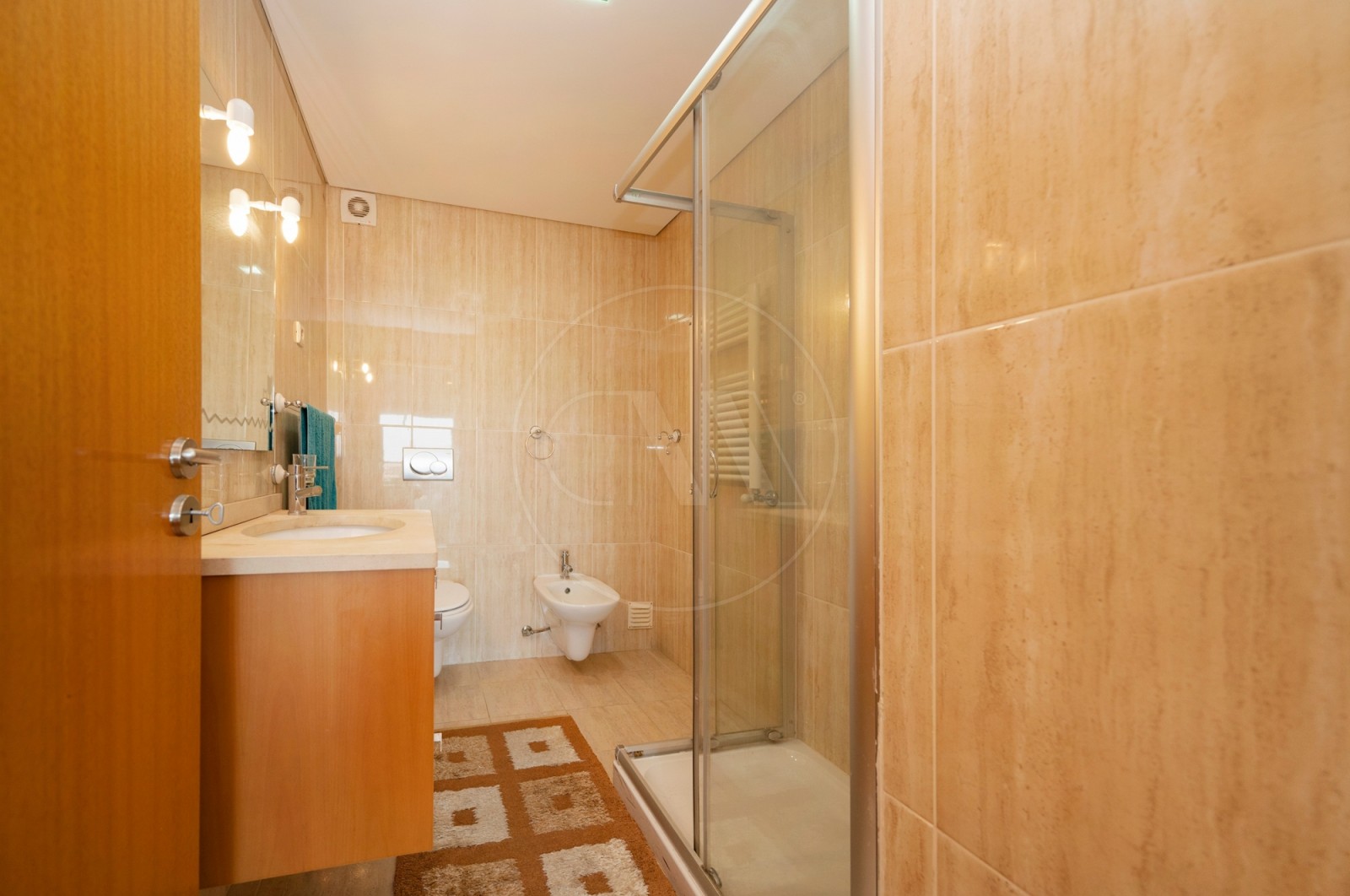 Apartamento T2 para Venda em Nogueira, Fraião e Lamaçães, Braga, Braga - Casa de banho (Imagem 2)