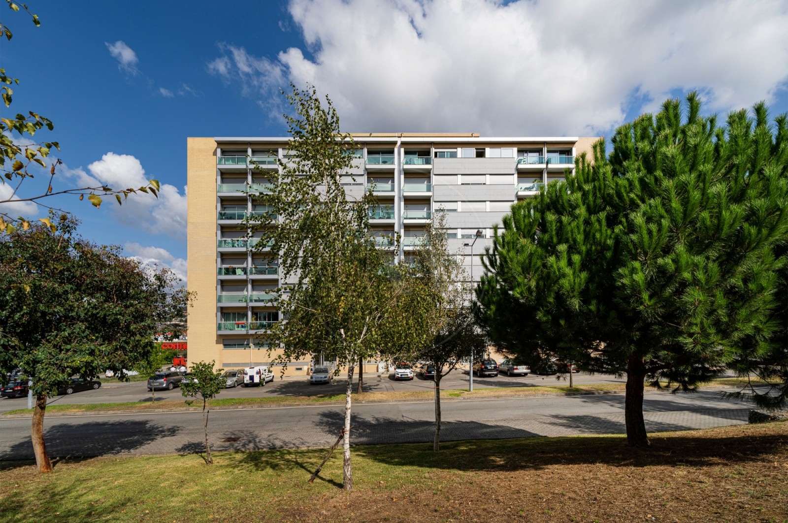 Apartamento T2 para Venda em Nogueira, Fraião e Lamaçães, Braga, Braga - Fachada (Imagem 3)