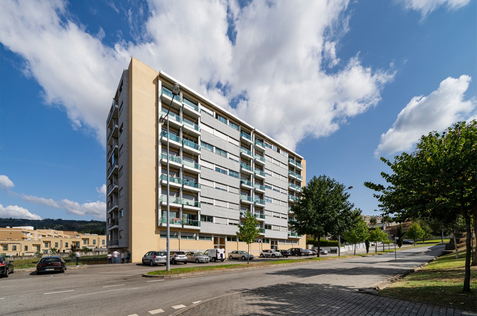 Apartamento T2 para Venda em Nogueira, Fraião e Lamaçães, Braga, Braga - Fachada (Imagem 1)