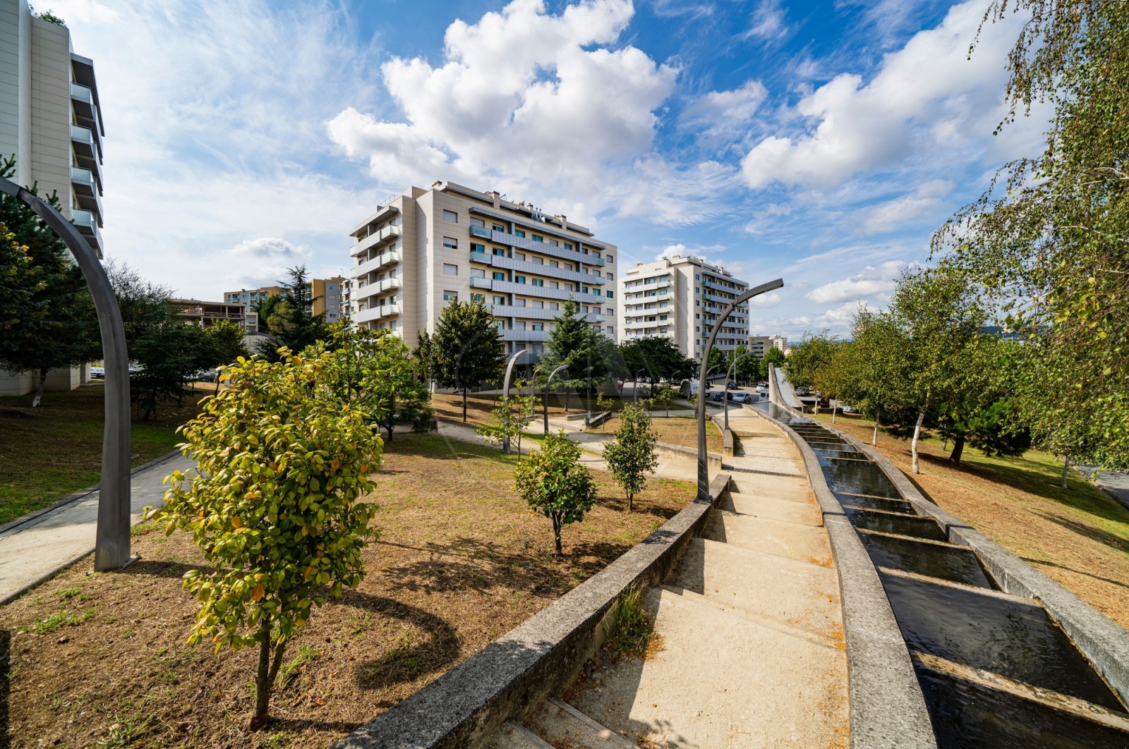 Apartamento T2 para Venda em Nogueira, Fraião e Lamaçães, Braga, Braga - Área envolvente (Imagem 2)