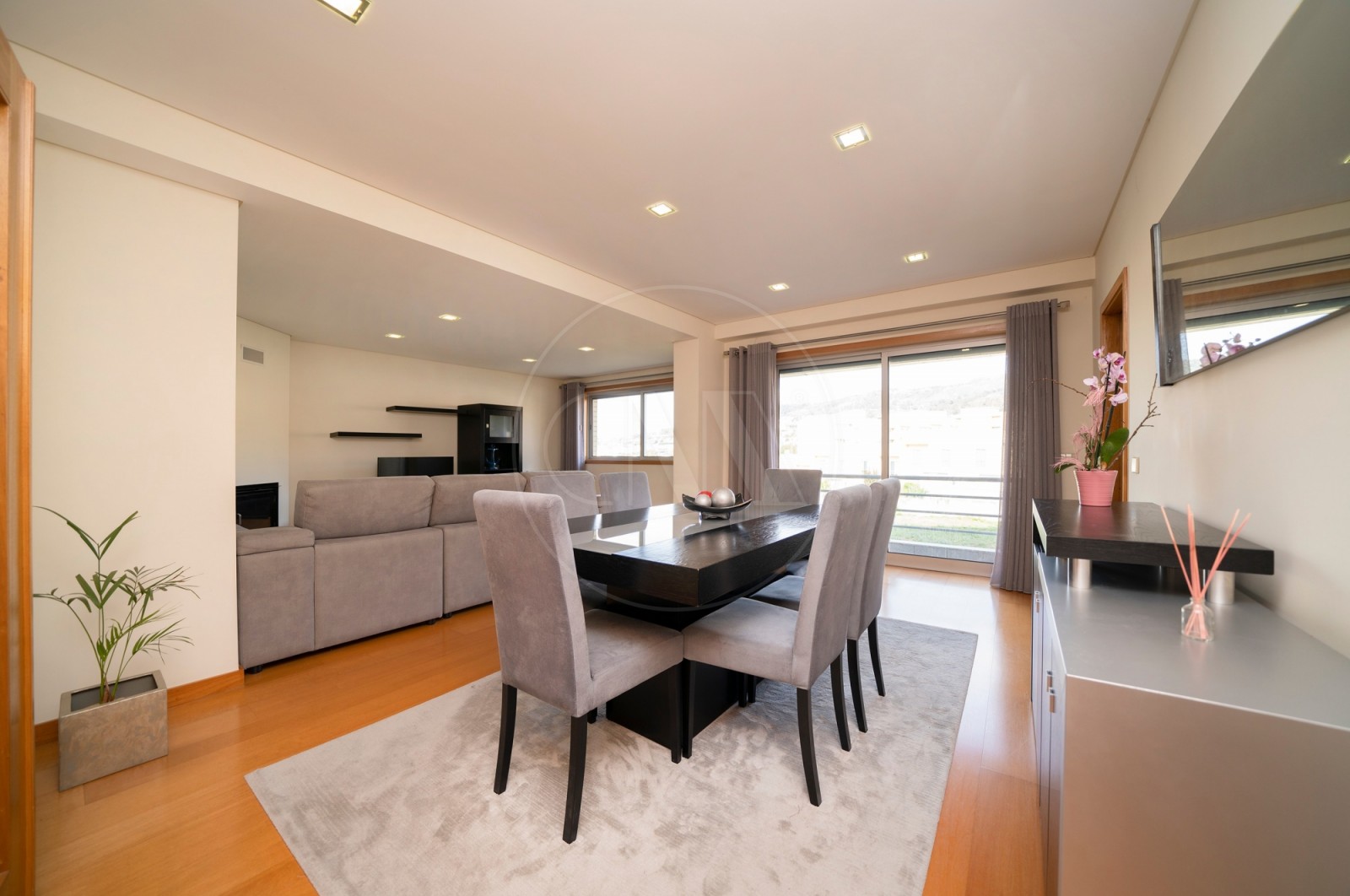 Apartamento T2 para Venda em Nogueira, Fraião e Lamaçães, Braga, Braga - Sala (Imagem 1)