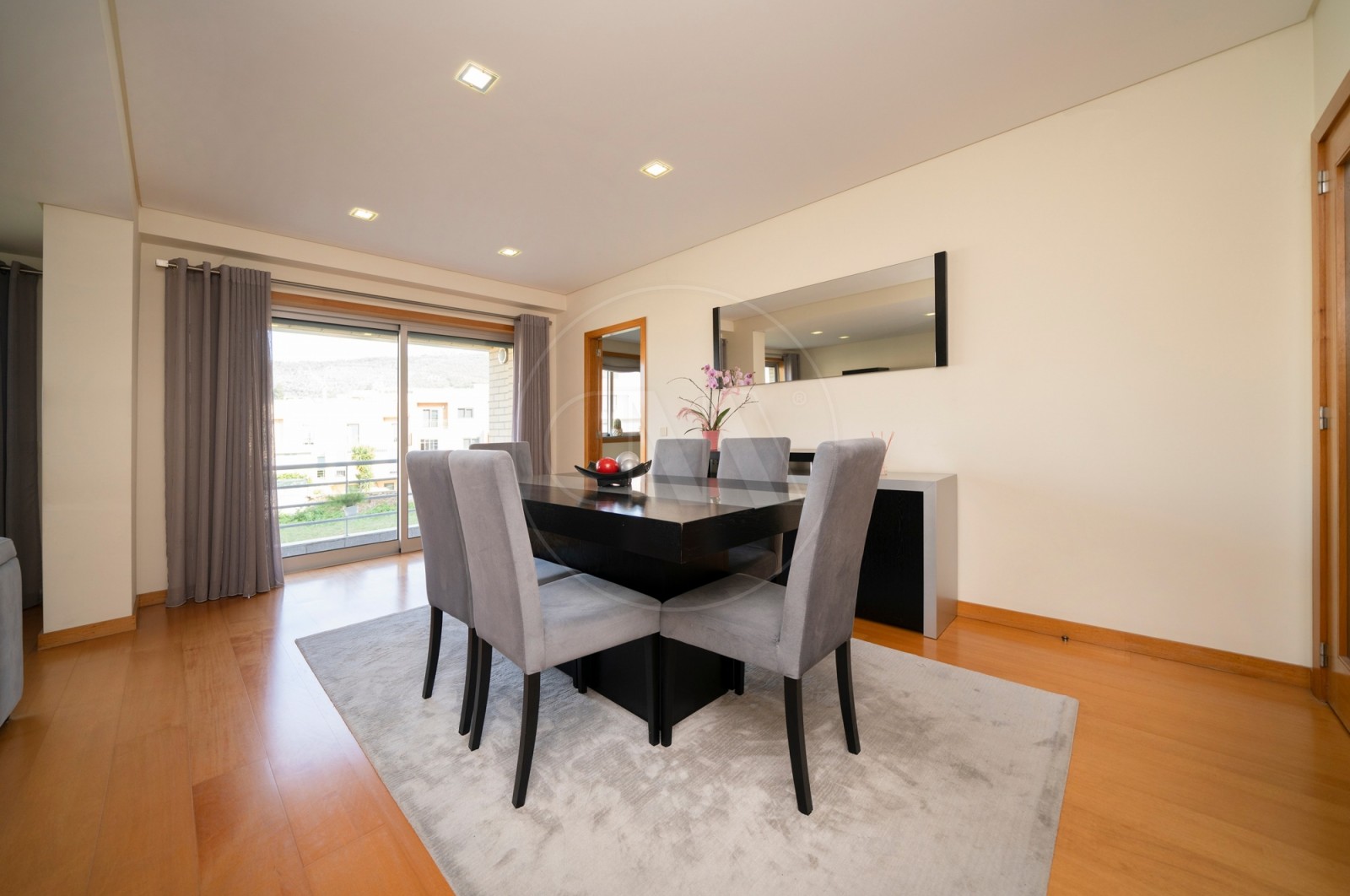 Apartamento T2 para Venda em Nogueira, Fraião e Lamaçães, Braga, Braga - Sala (Imagem 2)