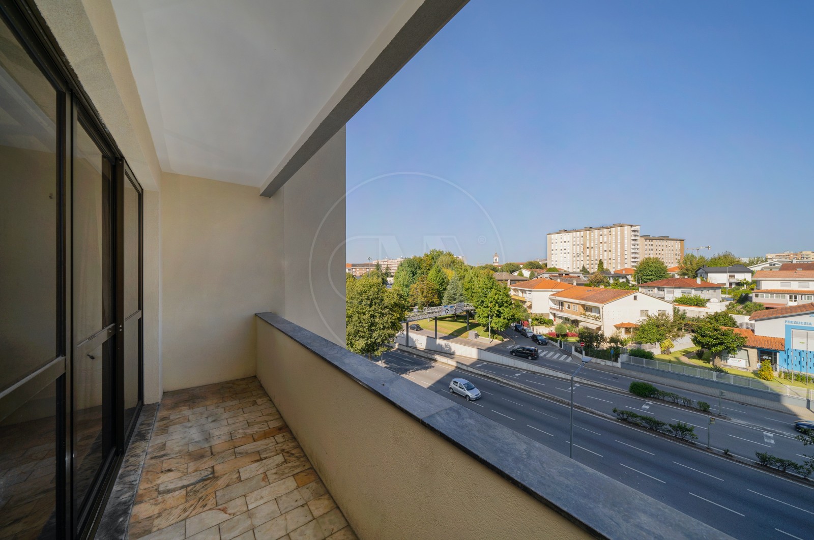 Apartment T3 for Buy in Braga (Maximinos, Sé e Cividade), Braga, Braga - Varanda (Imagem 1)