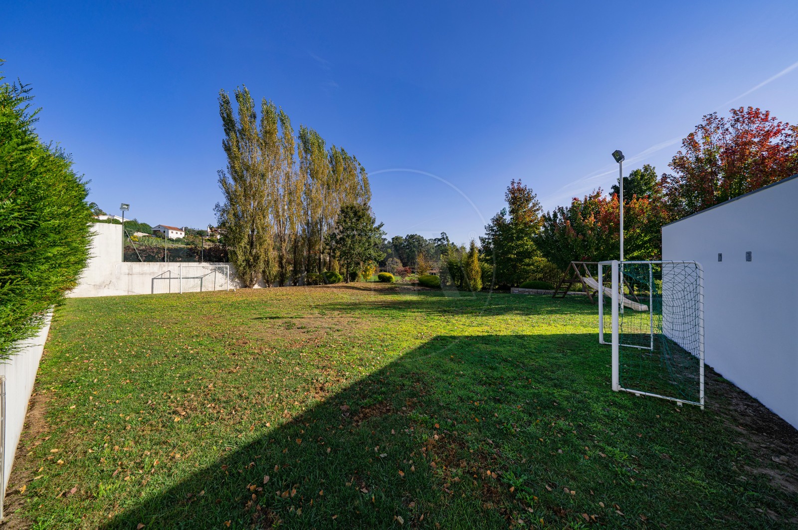 Moradia T4 para Venda em Tamel (Santa Leocádia) e Vilar do Monte, Barcelos, Braga - Quintal/Jardim (Imagem 13)