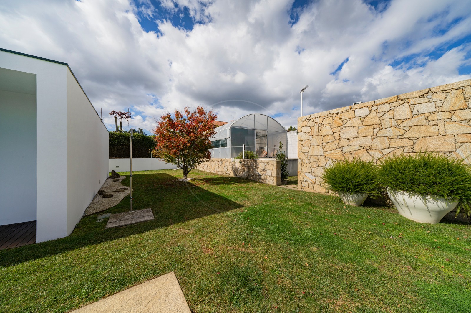 Moradia T4 para Venda em Tamel (Santa Leocádia) e Vilar do Monte, Barcelos, Braga - Quintal/Jardim (Imagem 15)