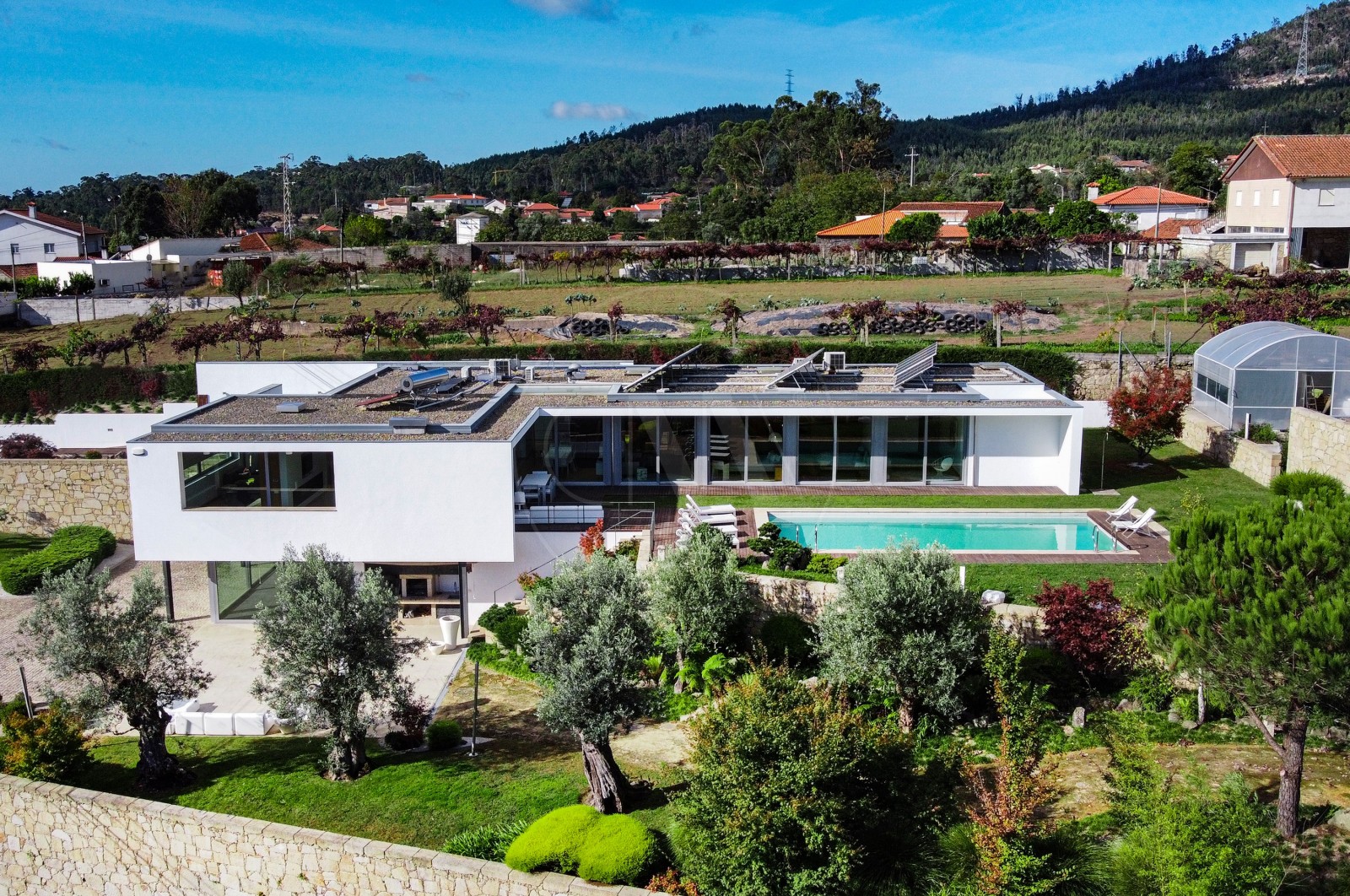 Moradia T4 para Venda em Tamel (Santa Leocádia) e Vilar do Monte, Barcelos, Braga - Fachada (Imagem 10)