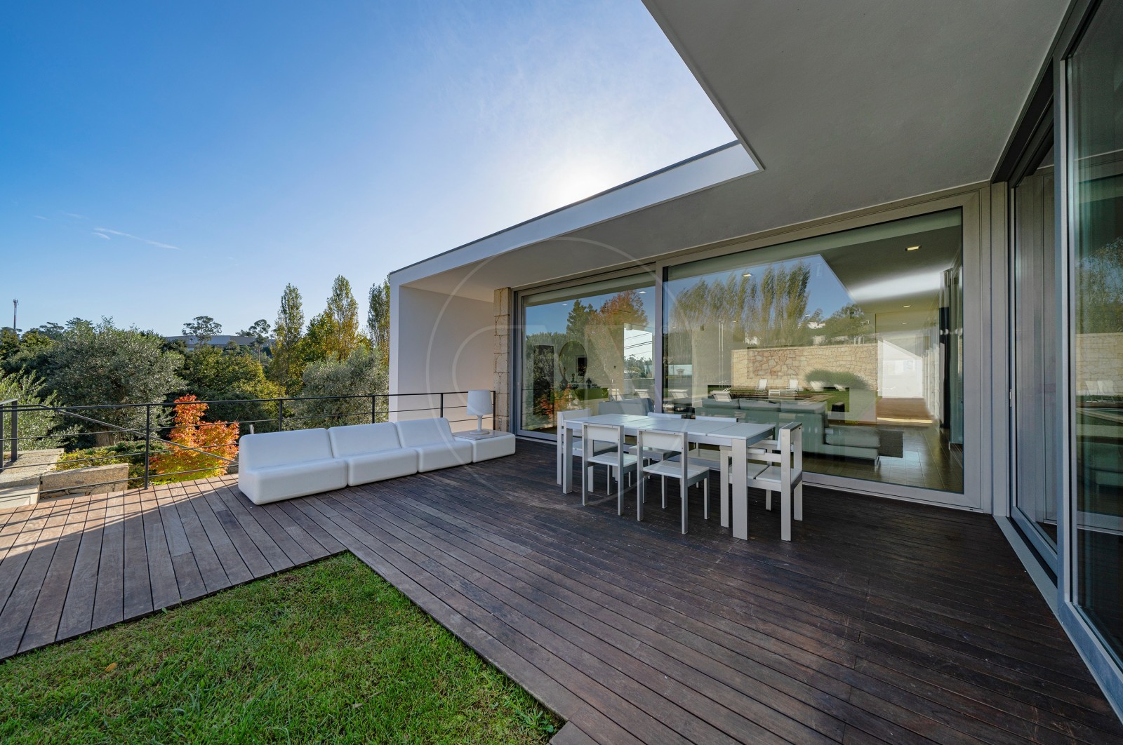 Moradia T4 para Venda em Tamel (Santa Leocádia) e Vilar do Monte, Barcelos, Braga - Terraço (Imagem 2)