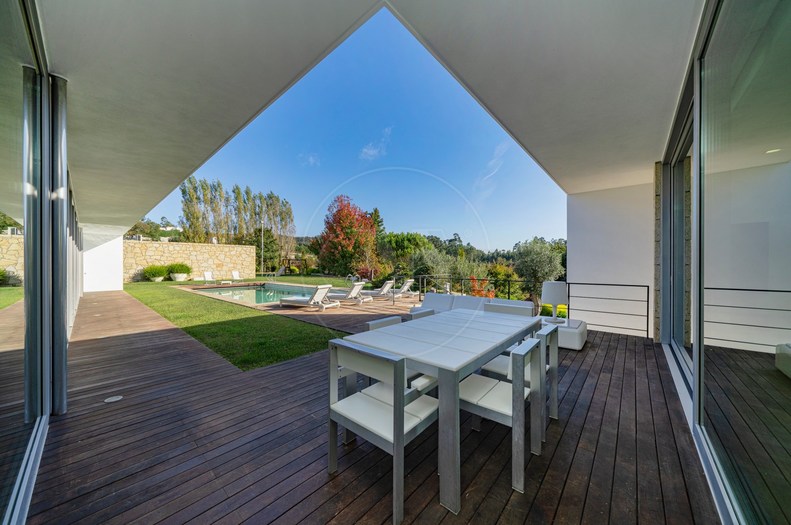 Moradia T4 para Venda em Tamel (Santa Leocádia) e Vilar do Monte, Barcelos, Braga - Terraço (Imagem 3)