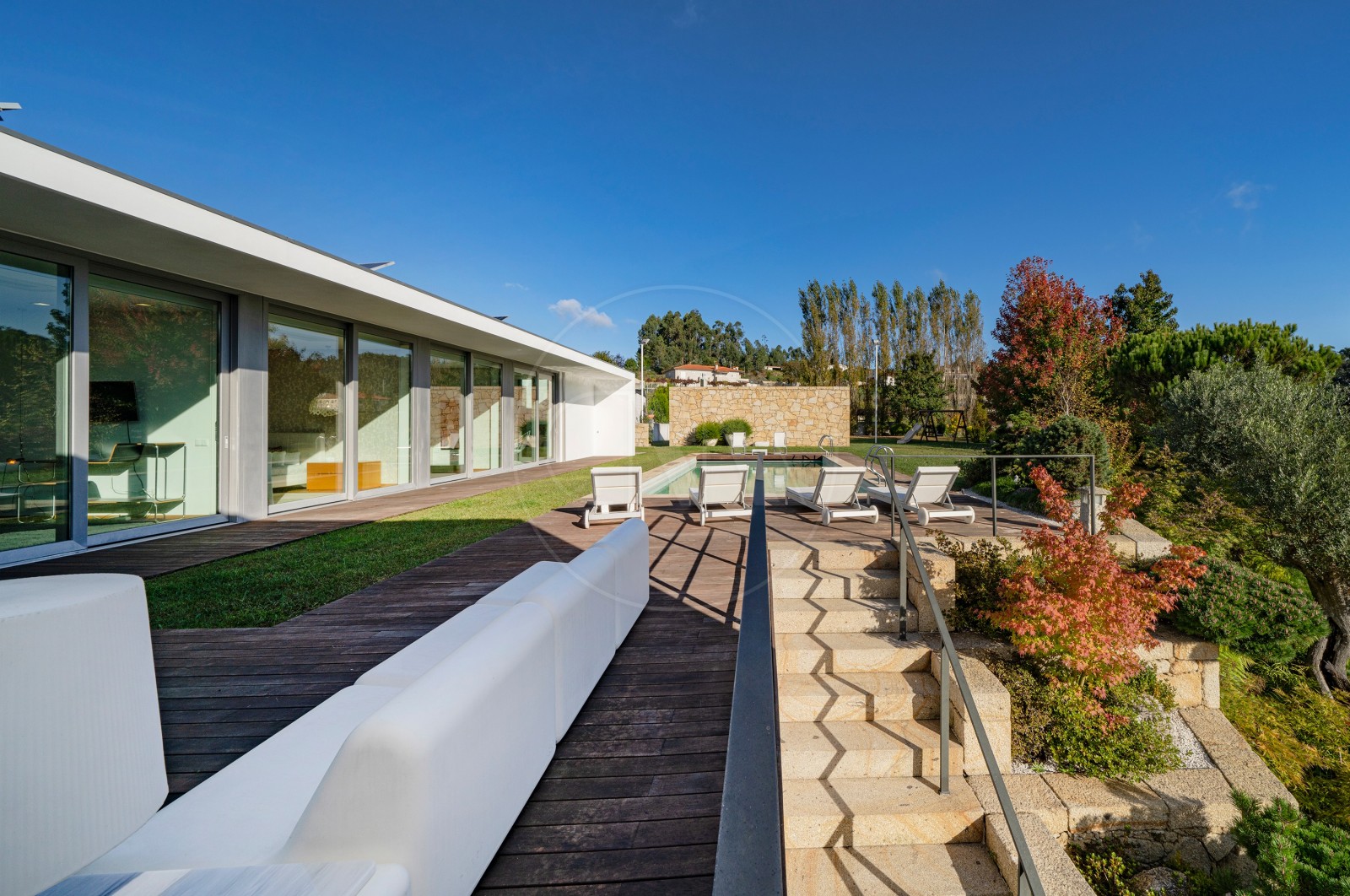 Moradia T4 para Venda em Tamel (Santa Leocádia) e Vilar do Monte, Barcelos, Braga - Quintal/Jardim (Imagem 2)