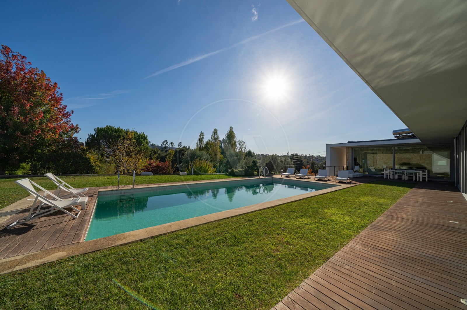 Moradia T4 para Venda em Tamel (Santa Leocádia) e Vilar do Monte, Barcelos, Braga - Piscina (Imagem 1)