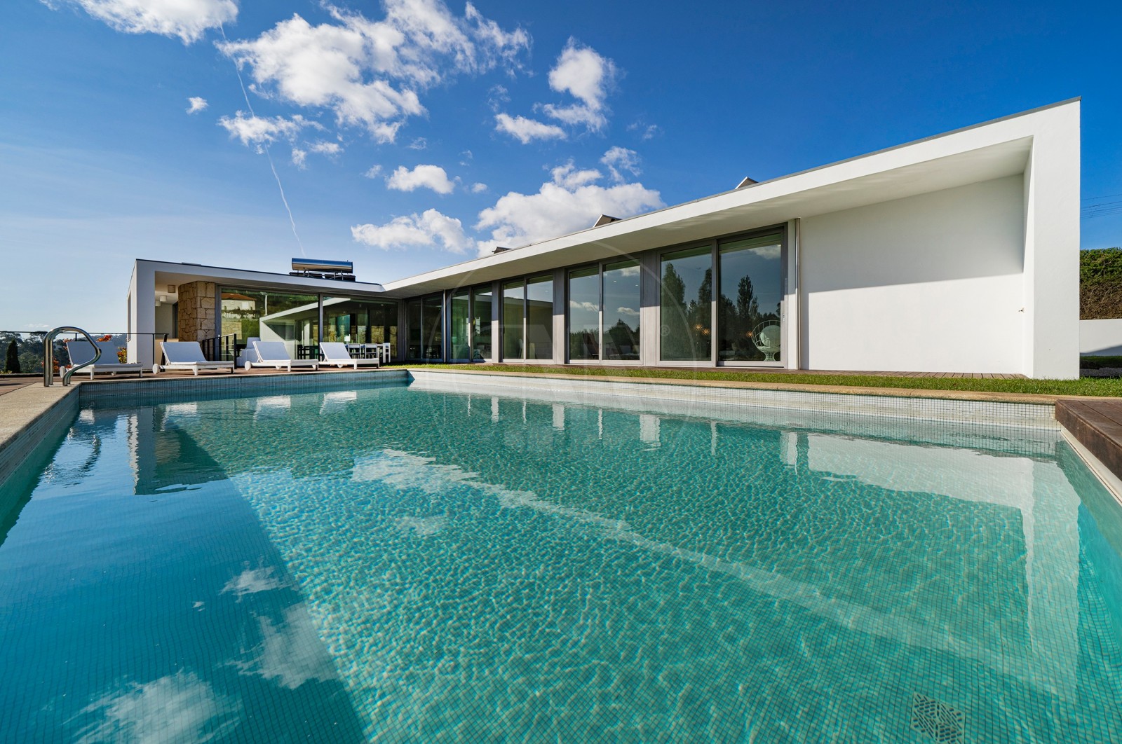 Moradia T4 para Venda em Tamel (Santa Leocádia) e Vilar do Monte, Barcelos, Braga - Fachada (Imagem 3)