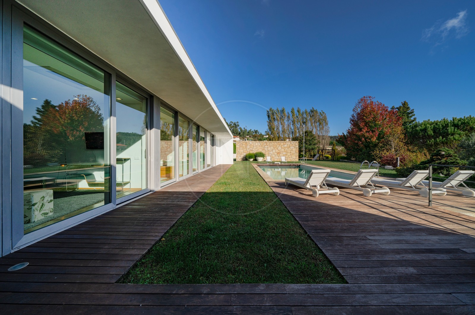 Moradia T4 para Venda em Tamel (Santa Leocádia) e Vilar do Monte, Barcelos, Braga - Quintal/Jardim (Imagem 4)