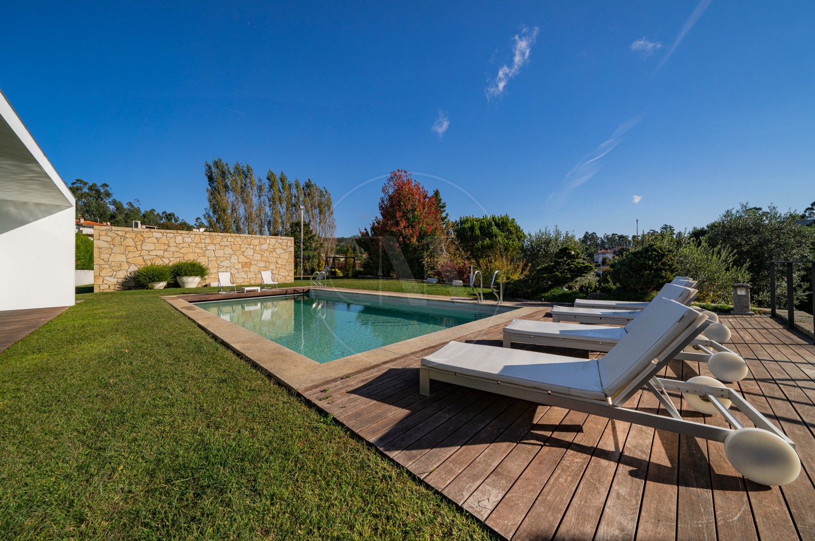 Moradia T4 para Venda em Tamel (Santa Leocádia) e Vilar do Monte, Barcelos, Braga - Quintal/Jardim (Imagem 5)