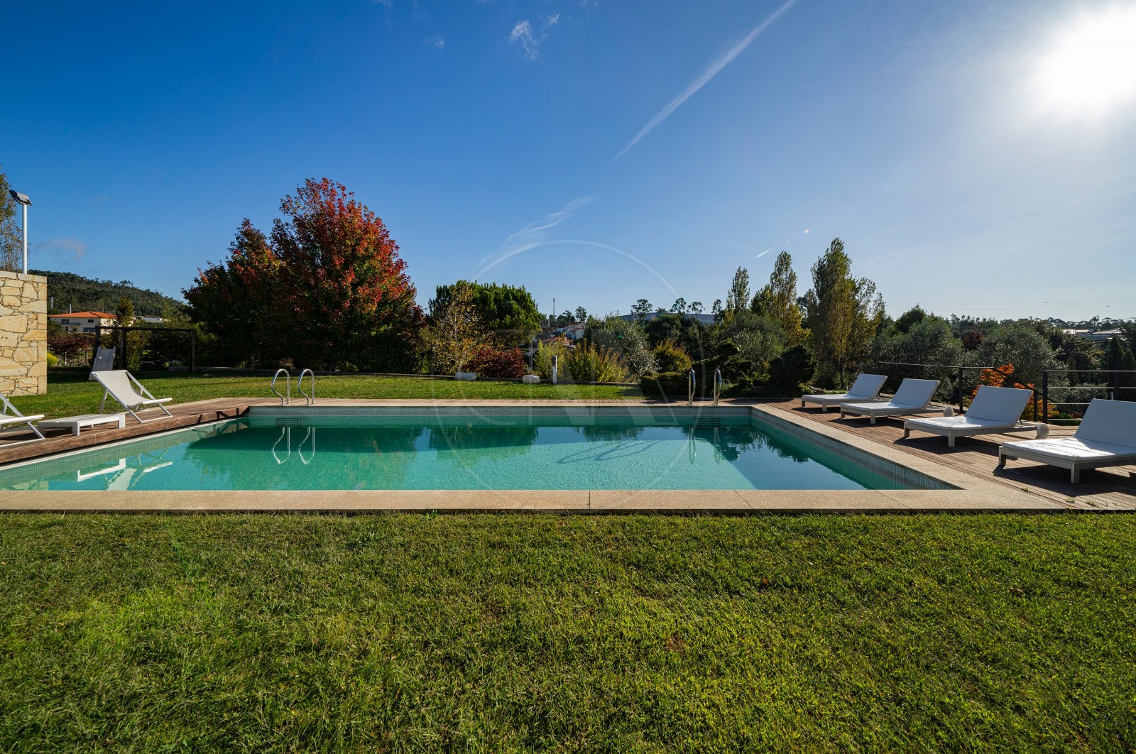 Moradia T4 para Venda em Tamel (Santa Leocádia) e Vilar do Monte, Barcelos, Braga - Quintal/Jardim (Imagem 6)