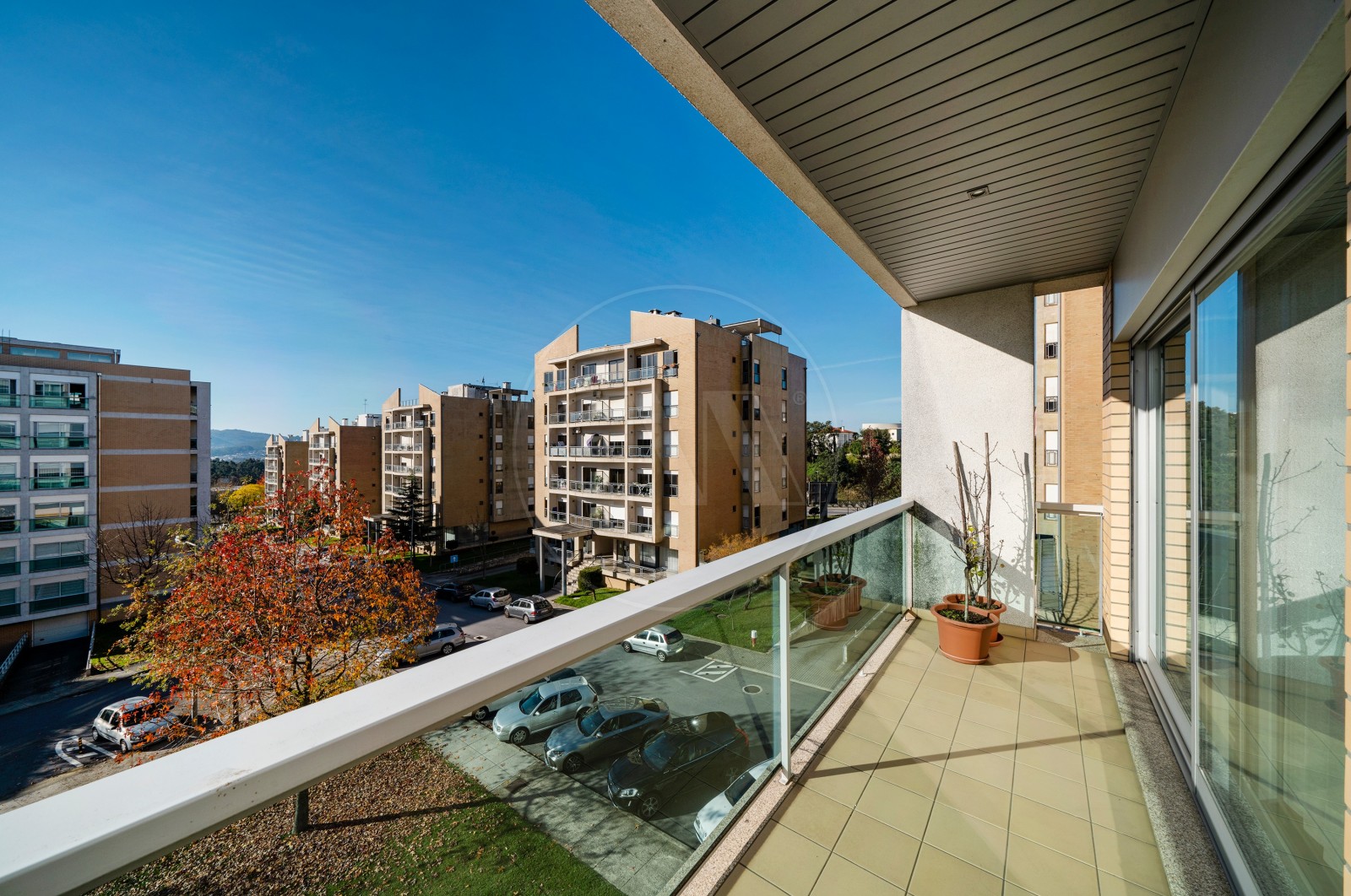 Apartamento T4 para Venda em Nogueira, Fraião e Lamaçães, Braga, Braga - Varanda (Imagem 1)