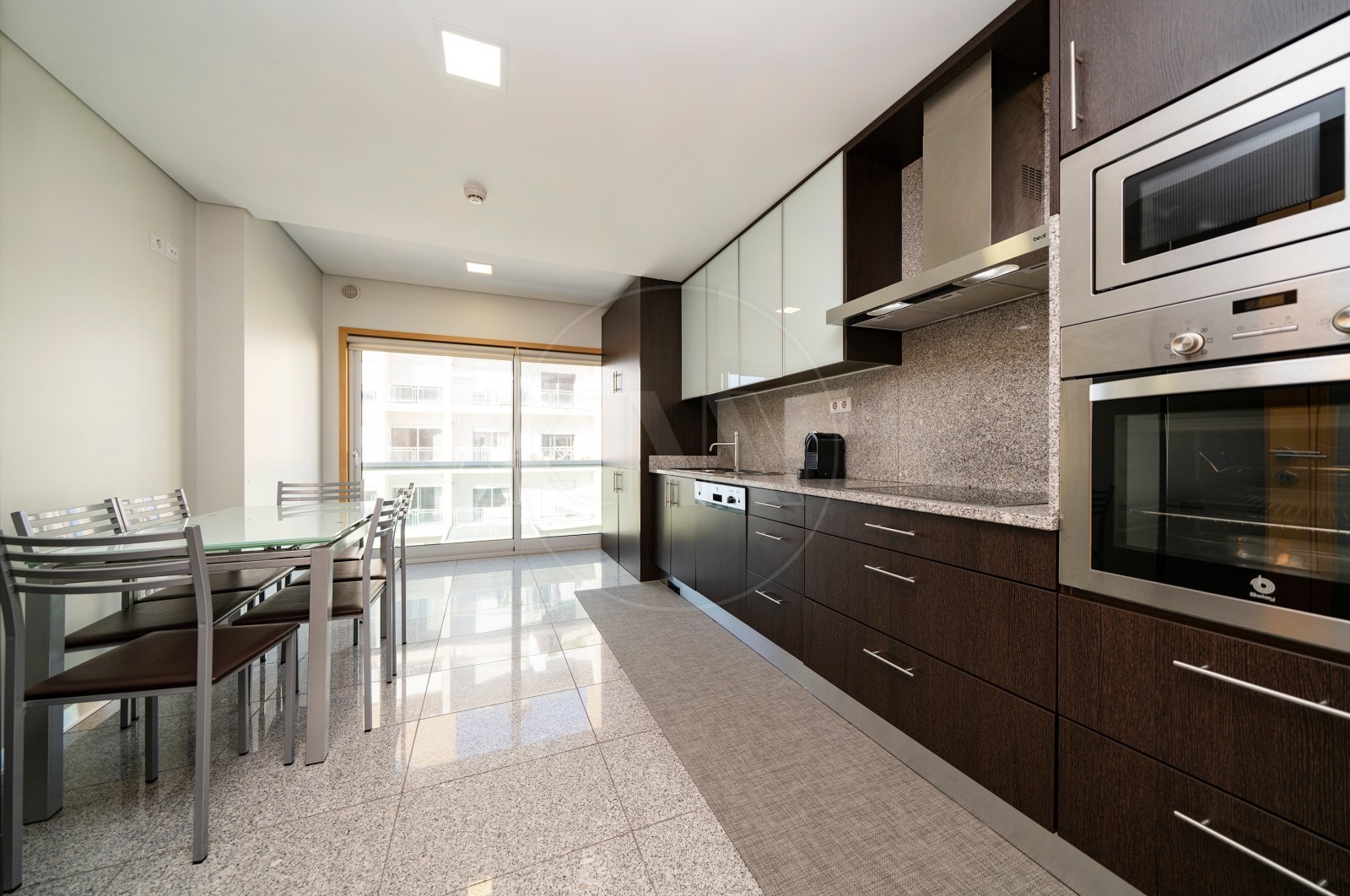 Apartamento T4 para Venda em Nogueira, Fraião e Lamaçães, Braga, Braga - Cozinha (Imagem 1)