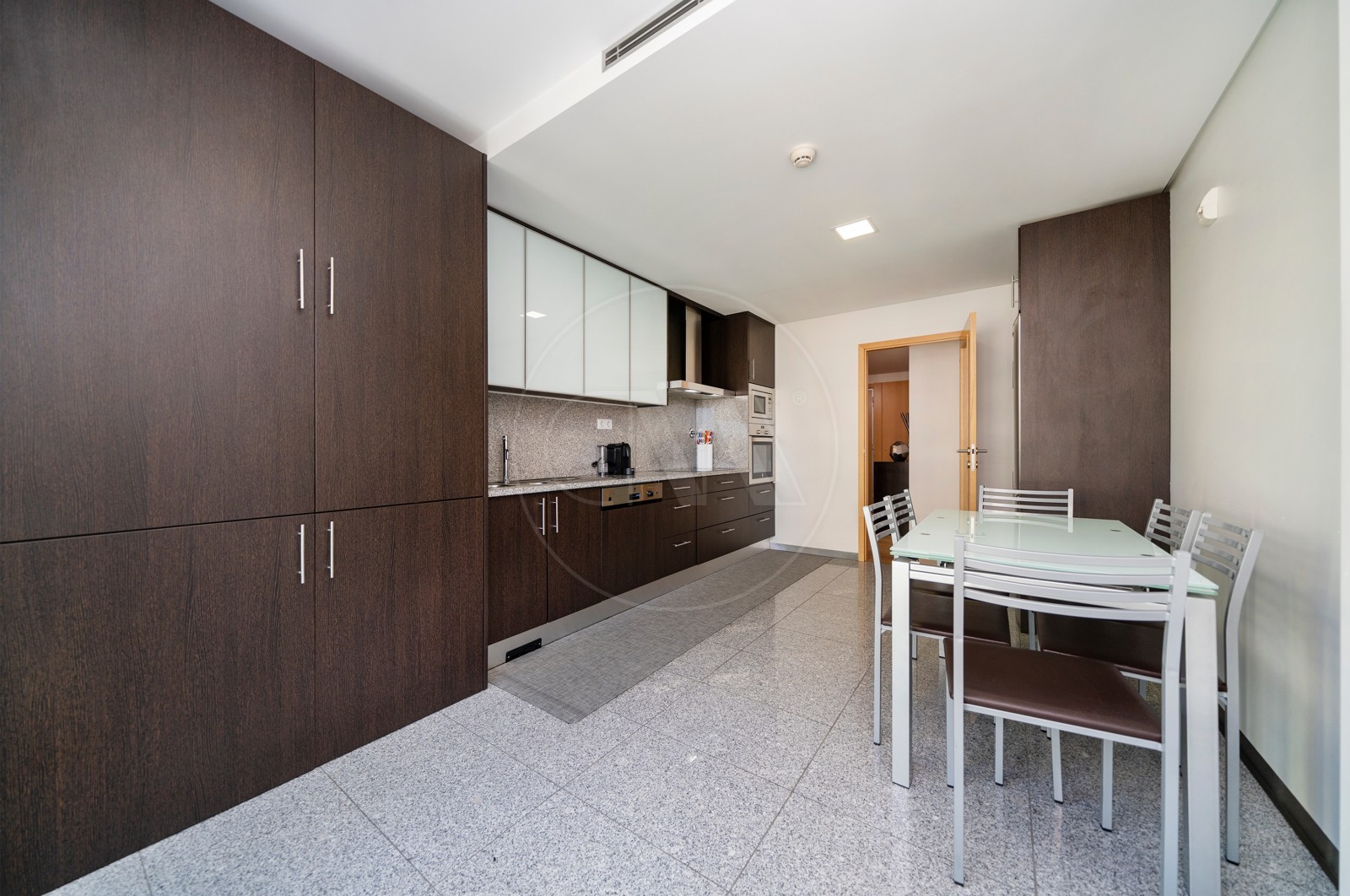 Apartamento T4 para Venda em Nogueira, Fraião e Lamaçães, Braga, Braga - Cozinha (Imagem 2)