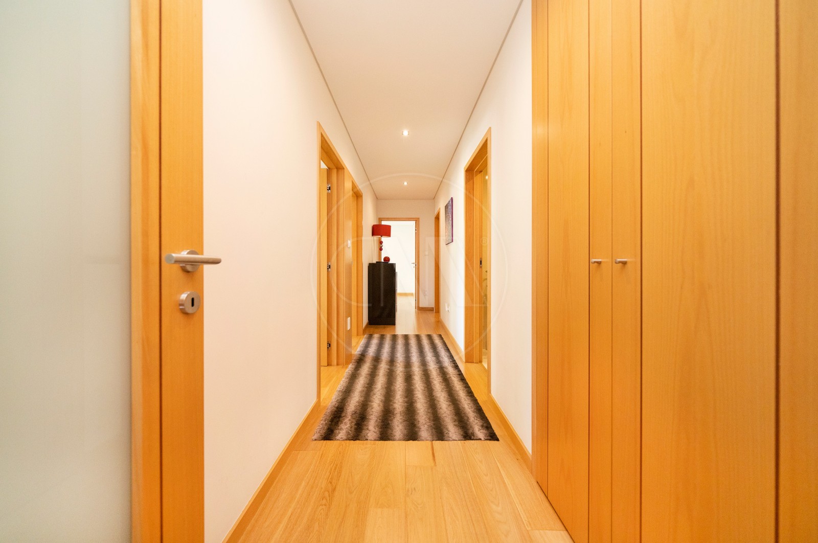 Apartamento T4 para Venda em Nogueira, Fraião e Lamaçães, Braga, Braga - Corredor (Imagem 1)