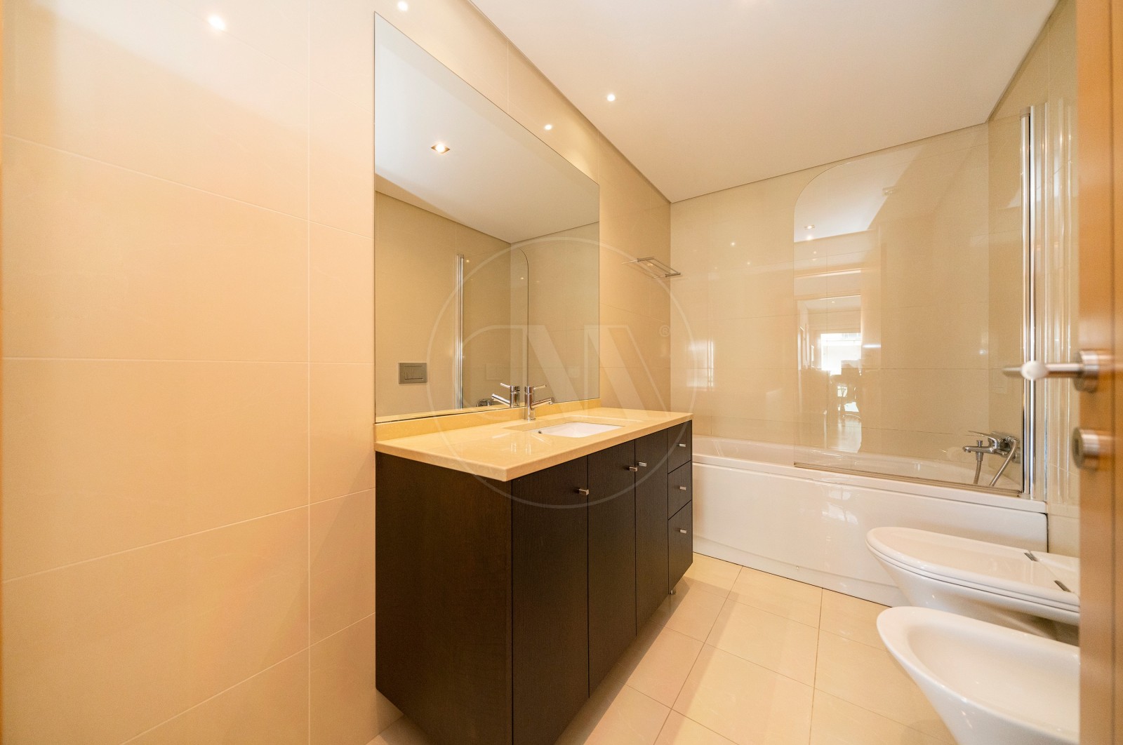 Apartamento T4 para Venda em Nogueira, Fraião e Lamaçães, Braga, Braga - Casa de banho (Imagem 2)