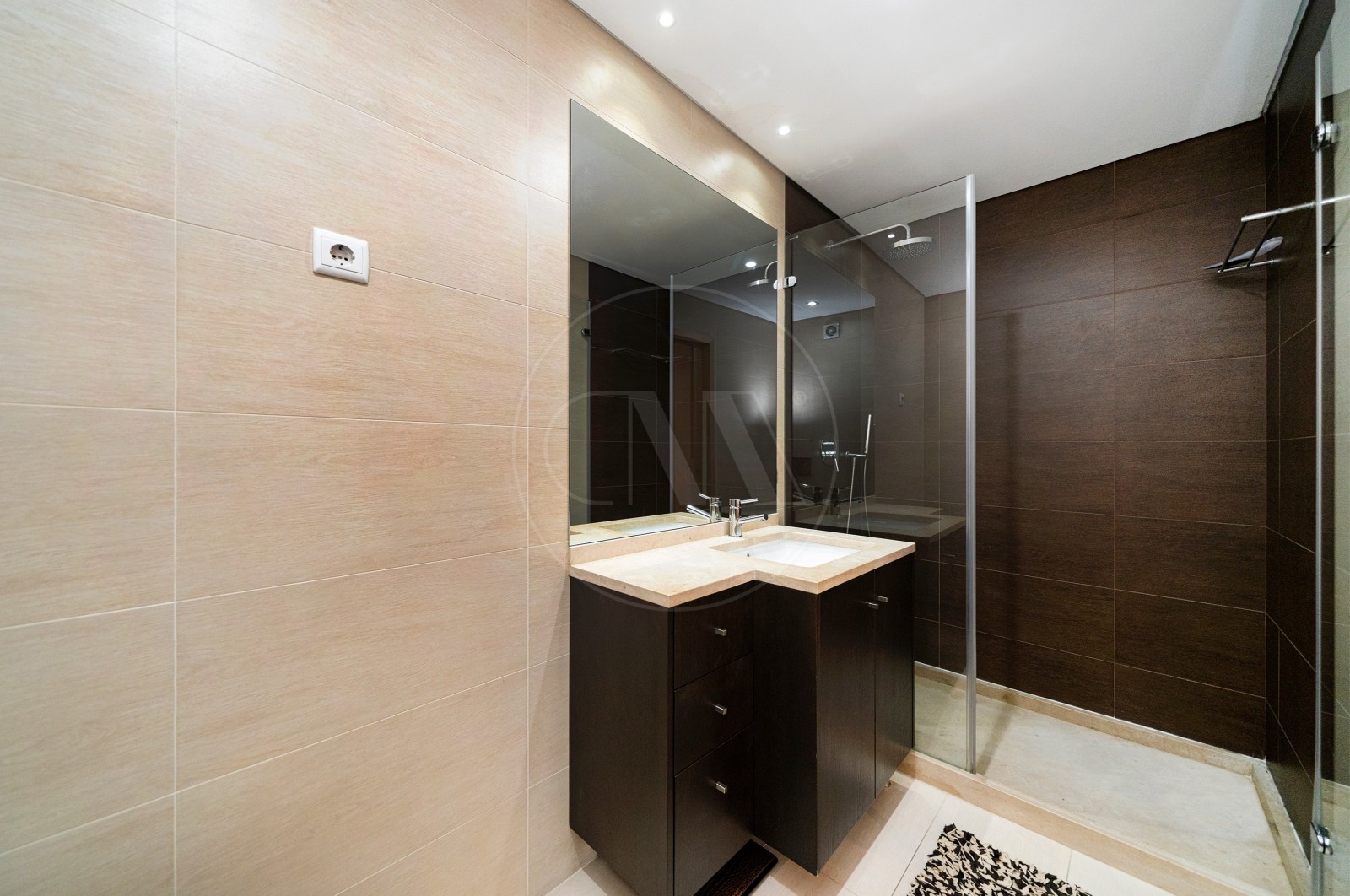 Apartamento T4 para Venda em Nogueira, Fraião e Lamaçães, Braga, Braga - Casa de banho (Imagem 4)