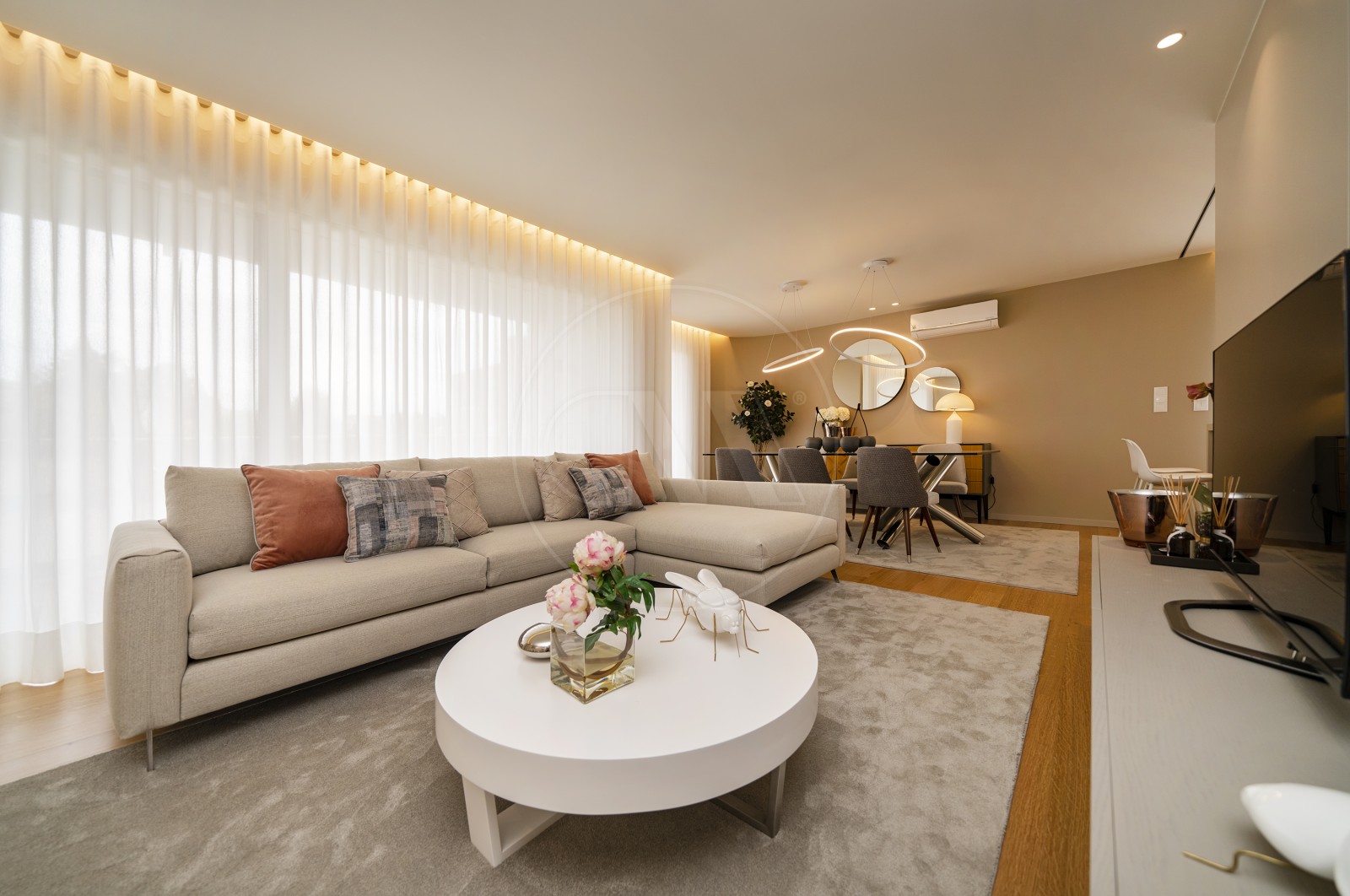 Apartamento T4 para Venda em Vila Nova de Famalicão e Calendário, Vila Nova de Famalicão, Braga - Sala (Imagem 5)