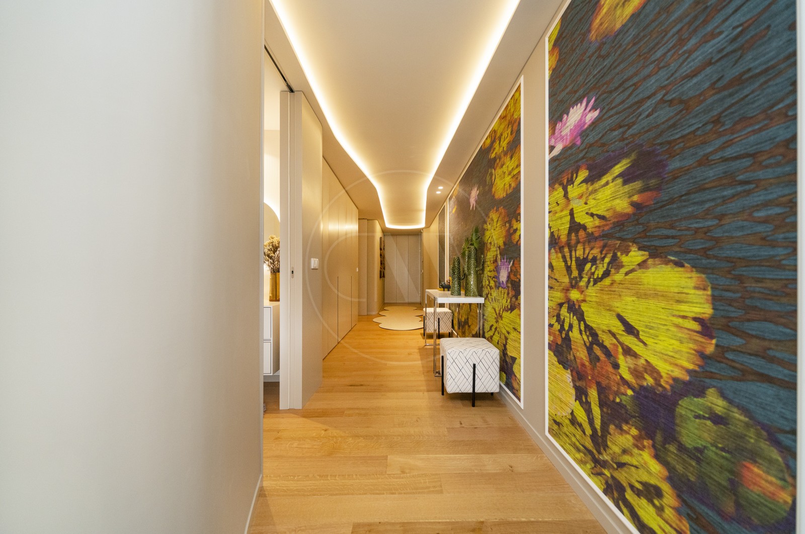 Apartamento T4 para Venda em Vila Nova de Famalicão e Calendário, Vila Nova de Famalicão, Braga - Corredor (Imagem 1)