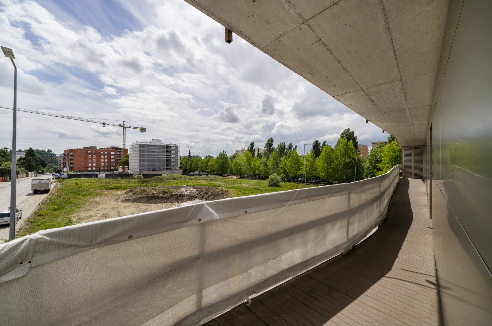 Apartamento T4 para Venda em Vila Nova de Famalicão e Calendário, Vila Nova de Famalicão, Braga - Varanda (Imagem 5)