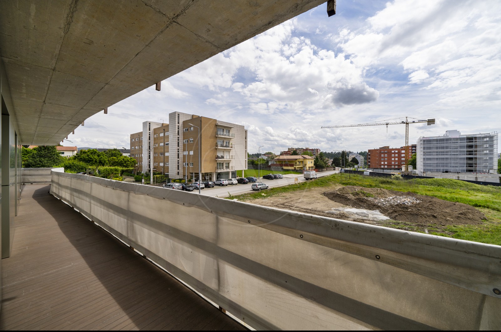 Apartamento T4 para Venda em Vila Nova de Famalicão e Calendário, Vila Nova de Famalicão, Braga - Varanda (Imagem 6)
