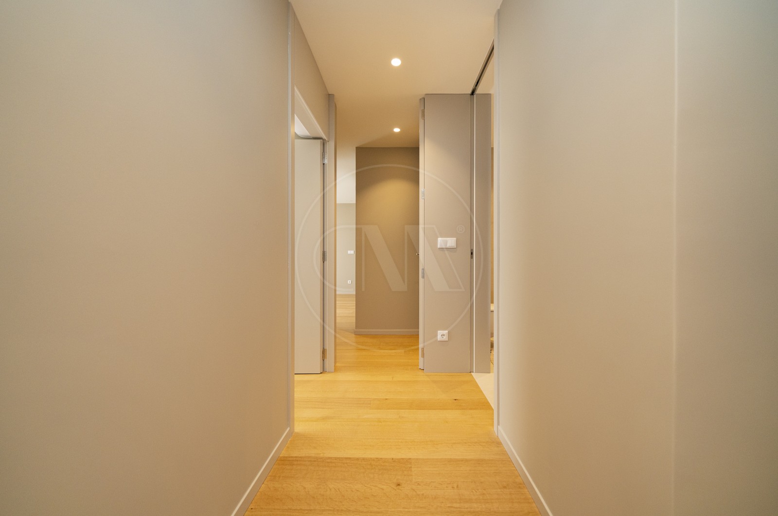 Apartamento T4 para Venda em Vila Nova de Famalicão e Calendário, Vila Nova de Famalicão, Braga - Corredor (Imagem 5)