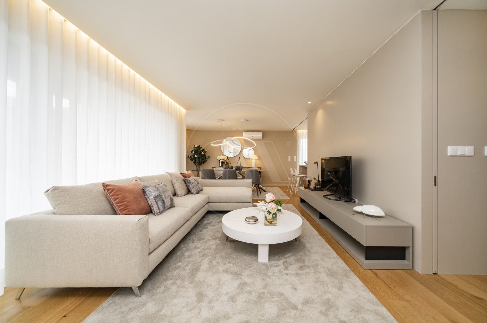 Apartamento T4 para Venda em Vila Nova de Famalicão e Calendário, Vila Nova de Famalicão, Braga - Sala (Imagem 2)