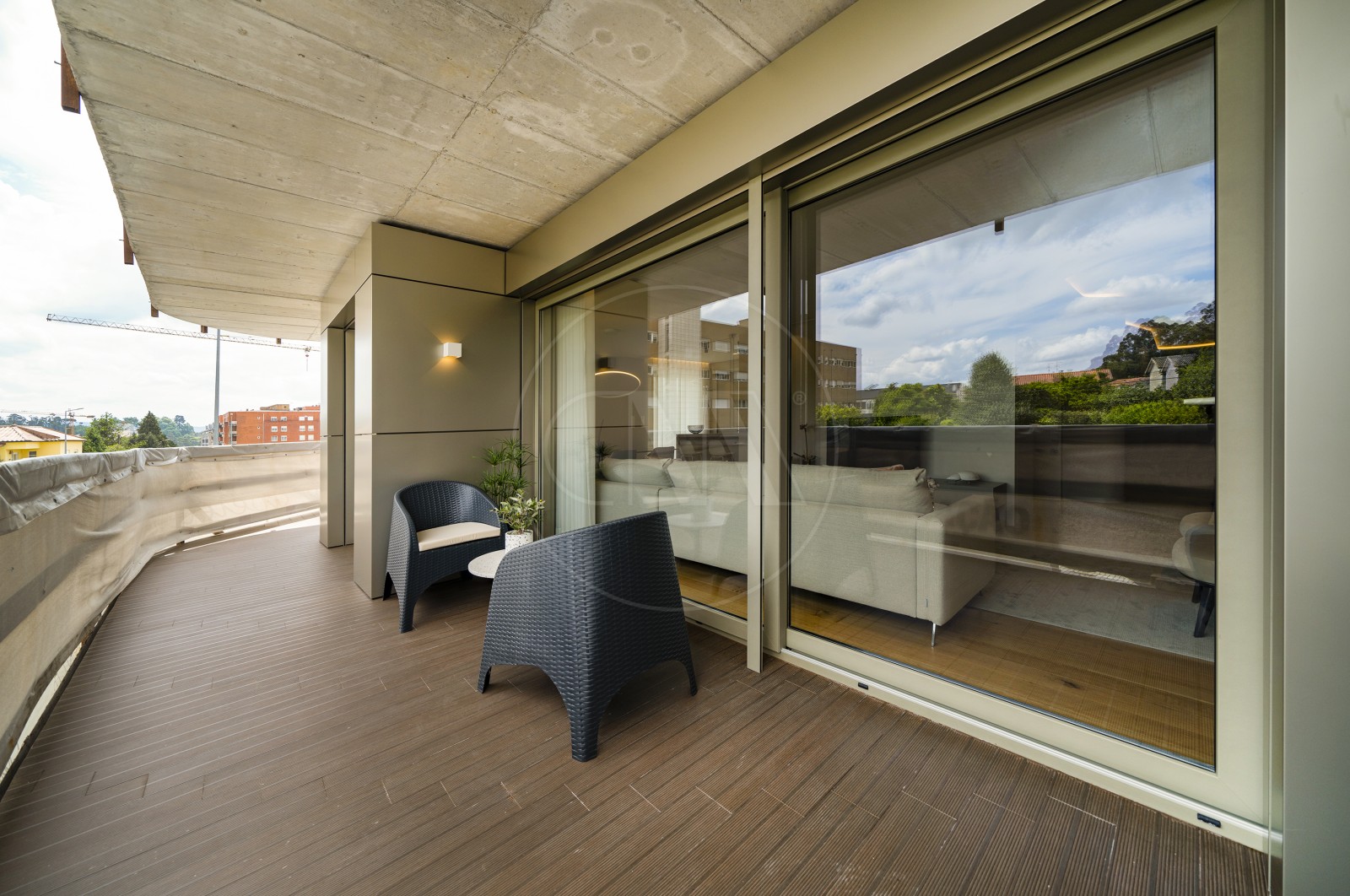 Apartamento T4 para Venda em Vila Nova de Famalicão e Calendário, Vila Nova de Famalicão, Braga - Varanda (Imagem 1)