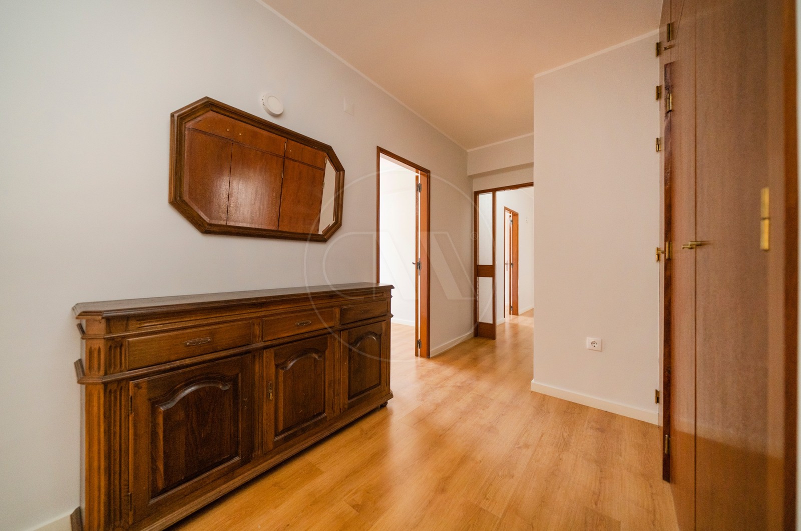 Apartment T3 for Buy in Nogueira, Fraião e Lamaçães, Braga, Braga - Corredor (Imagem 1)