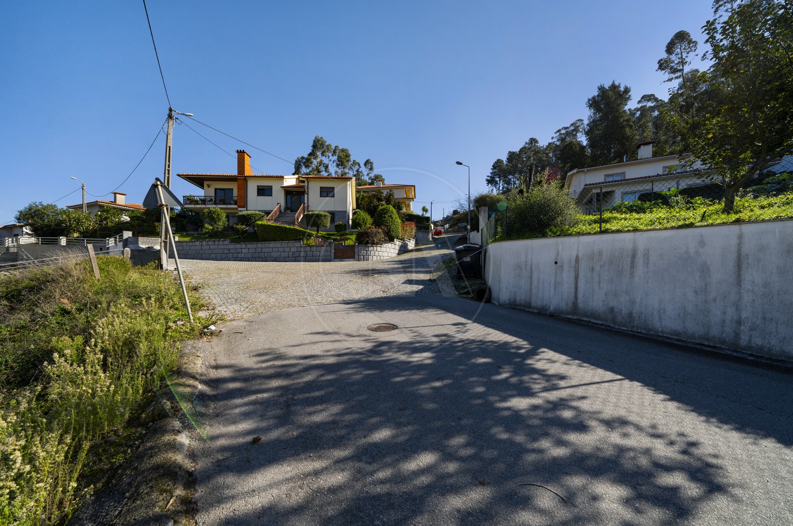 Terreno Urbano para Venda em Escudeiros e Penso (Santo Estêvão e São Vicente), Braga, Braga - Área envolvente (Imagem 6)