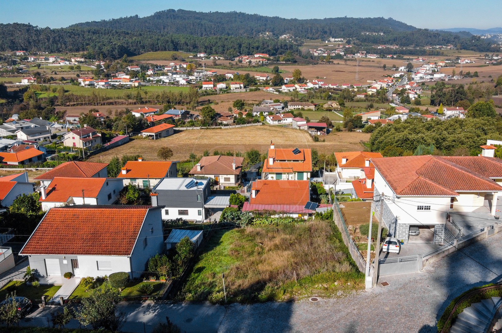 Terreno Urbano para Venda em Escudeiros e Penso (Santo Estêvão e São Vicente), Braga, Braga - Área envolvente (Imagem 7)