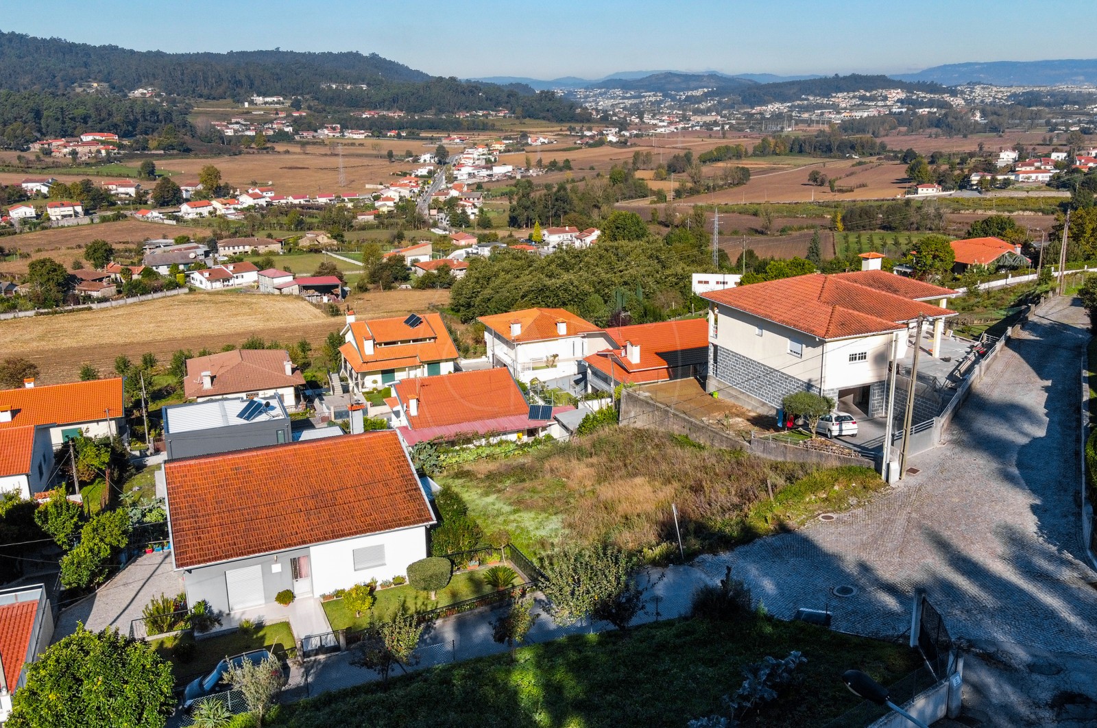 Terreno Urbano para Venda em Escudeiros e Penso (Santo Estêvão e São Vicente), Braga, Braga - Área envolvente (Imagem 2)