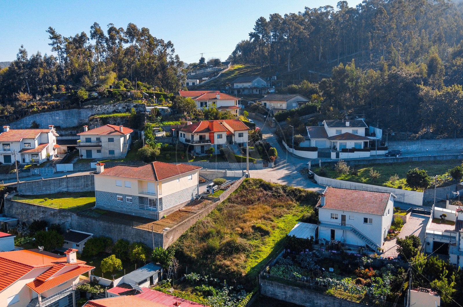 Terreno Urbano para Venda em Escudeiros e Penso (Santo Estêvão e São Vicente), Braga, Braga - Área envolvente (Imagem 4)