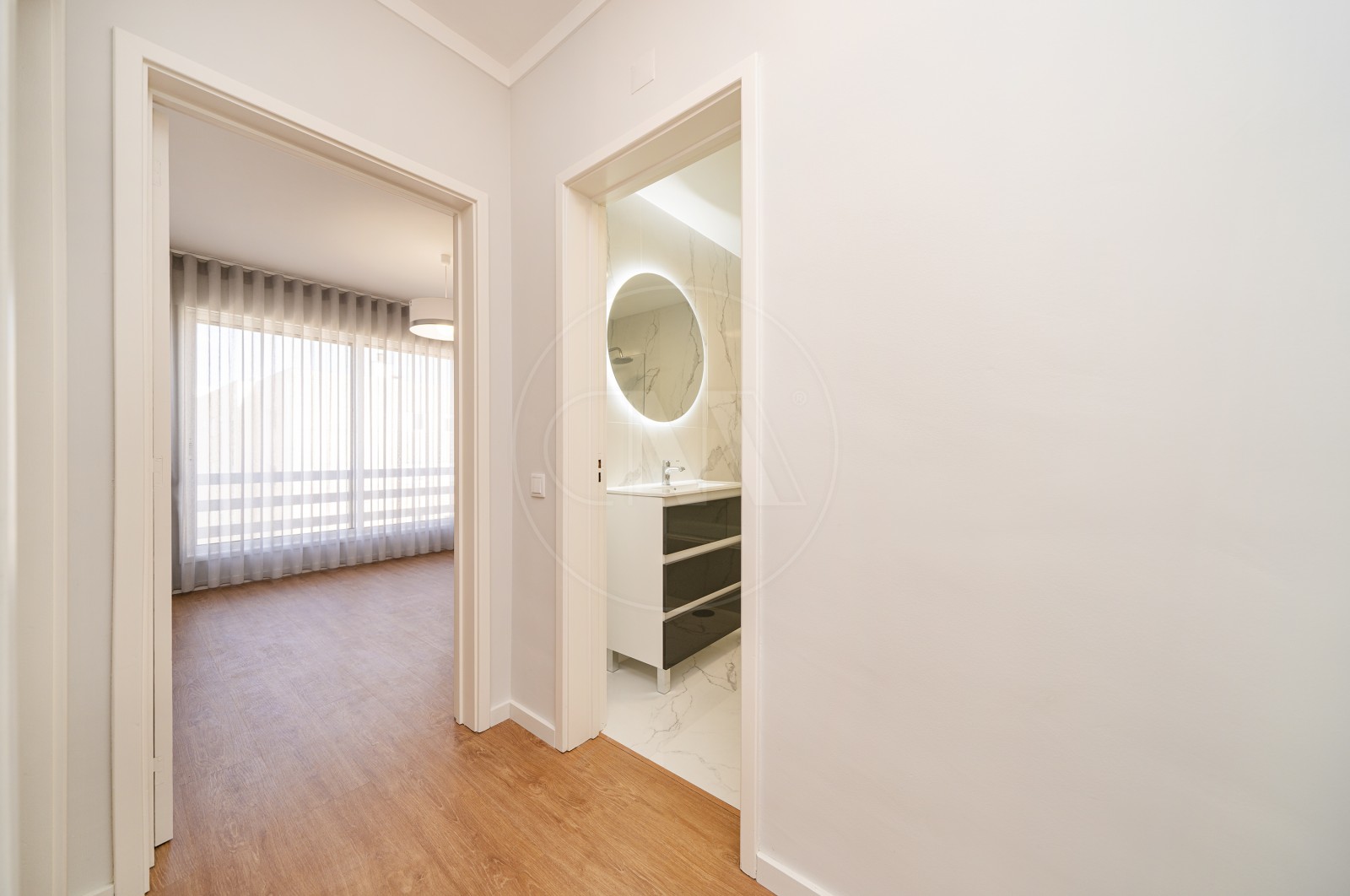 Apartamento T3 para Venda em Vila Nova de Famalicão e Calendário, Vila Nova de Famalicão, Braga - Corredor (Imagem 4)