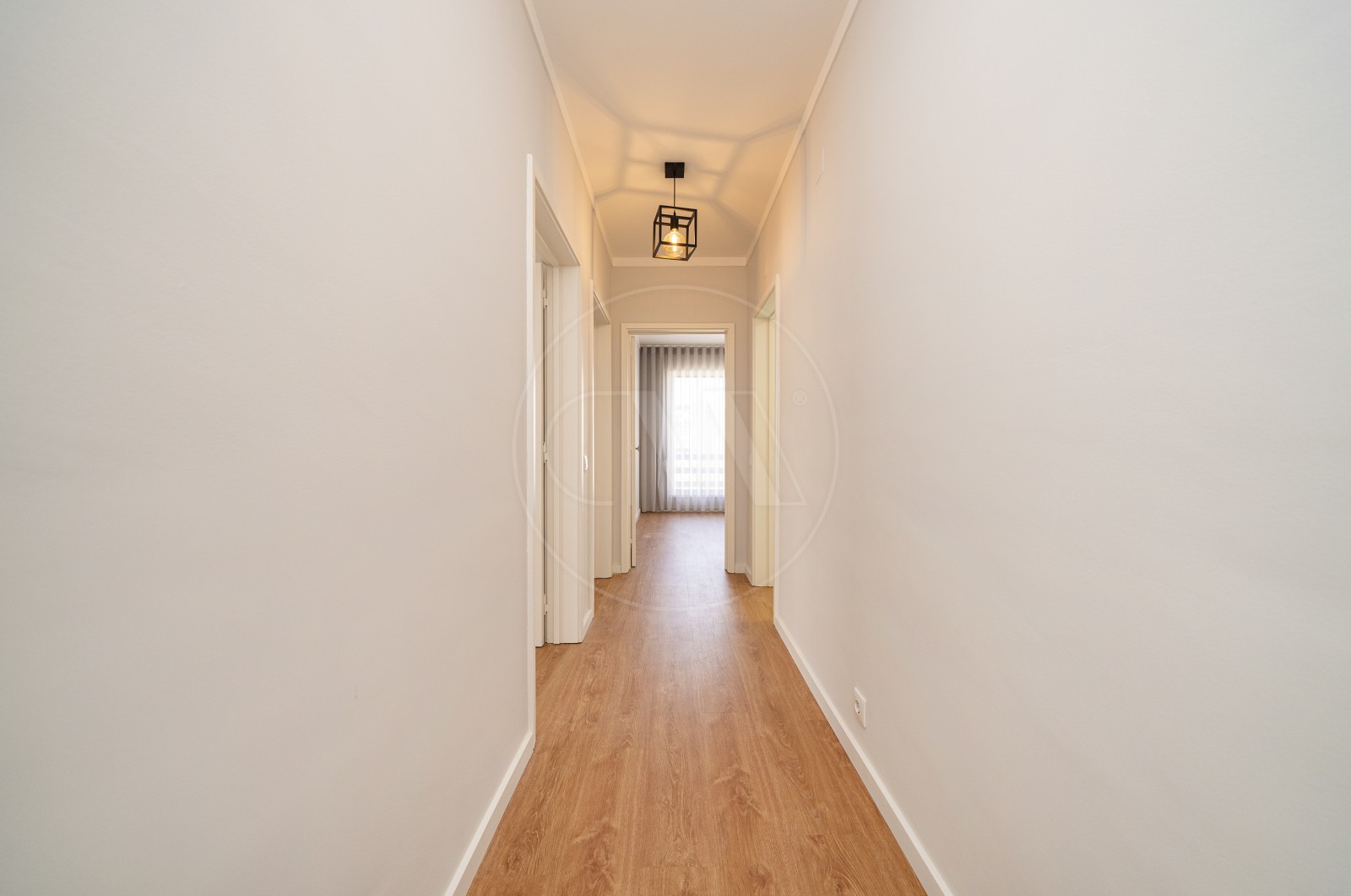 Apartamento T3 para Venda em Vila Nova de Famalicão e Calendário, Vila Nova de Famalicão, Braga - Corredor (Imagem 5)