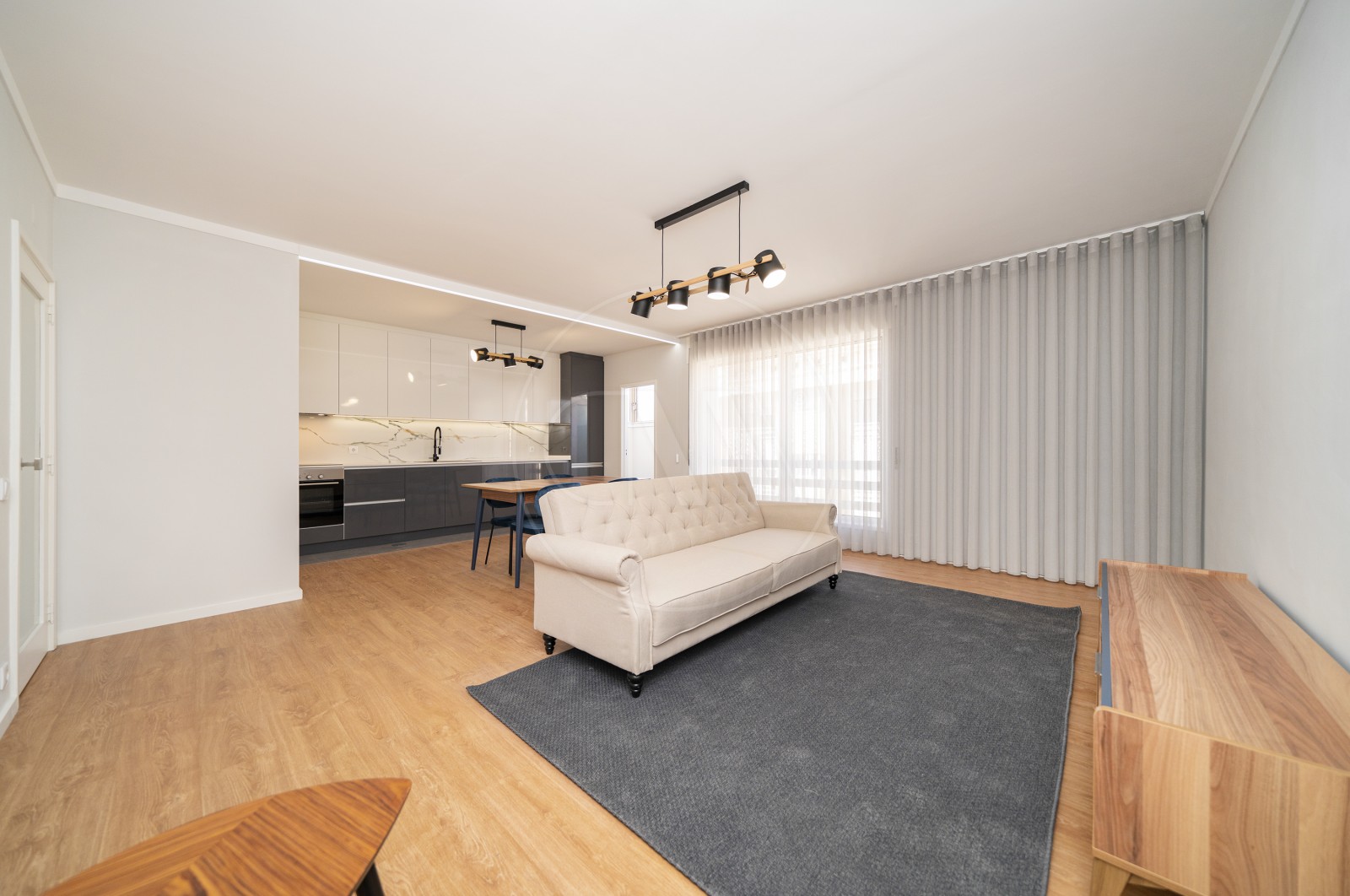 Apartamento T3 para Venda em Vila Nova de Famalicão e Calendário, Vila Nova de Famalicão, Braga - Sala (Imagem 2)