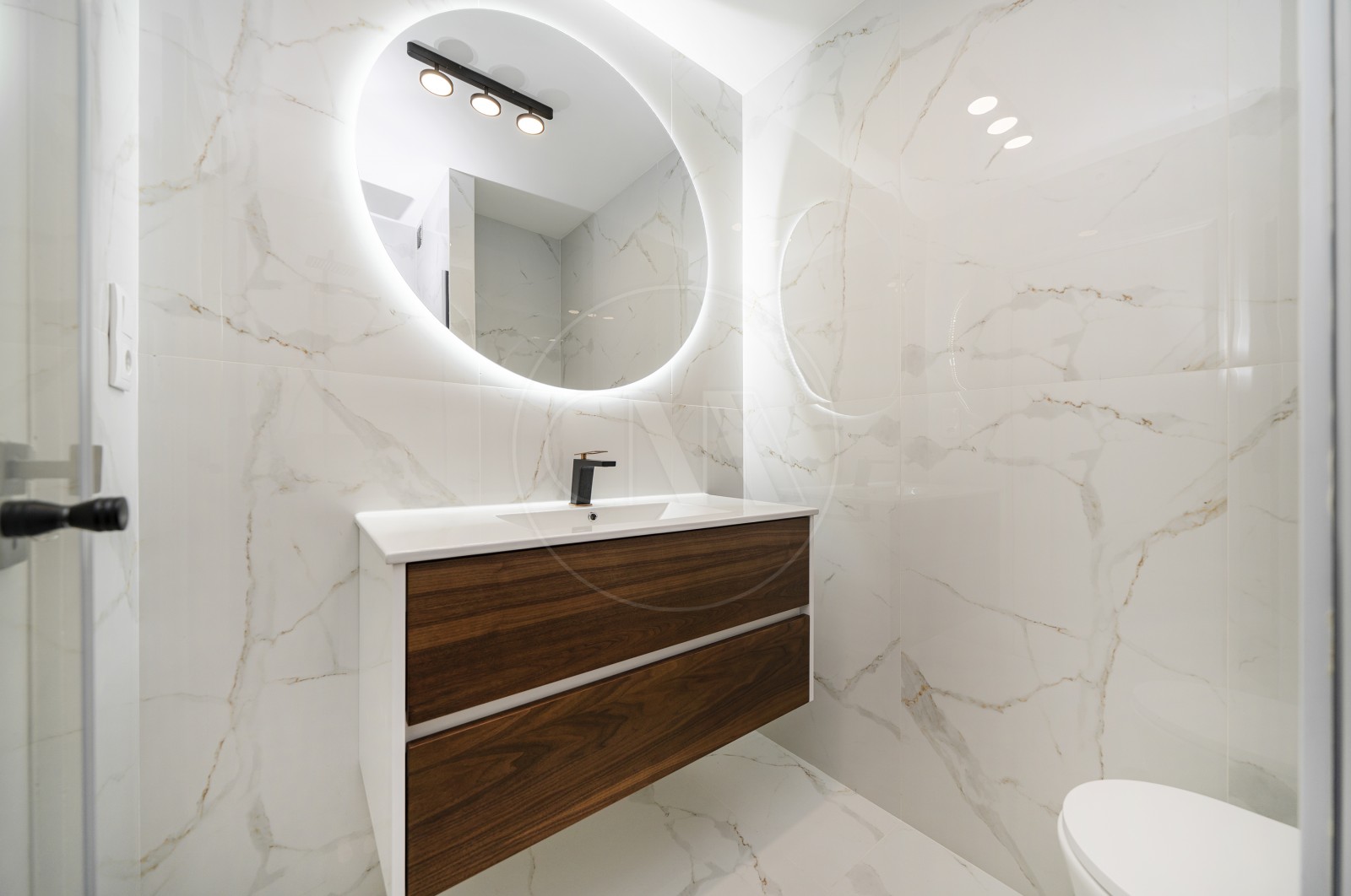 Apartamento T3 para Venda em Vila Nova de Famalicão e Calendário, Vila Nova de Famalicão, Braga - Casa de banho (Imagem 1)