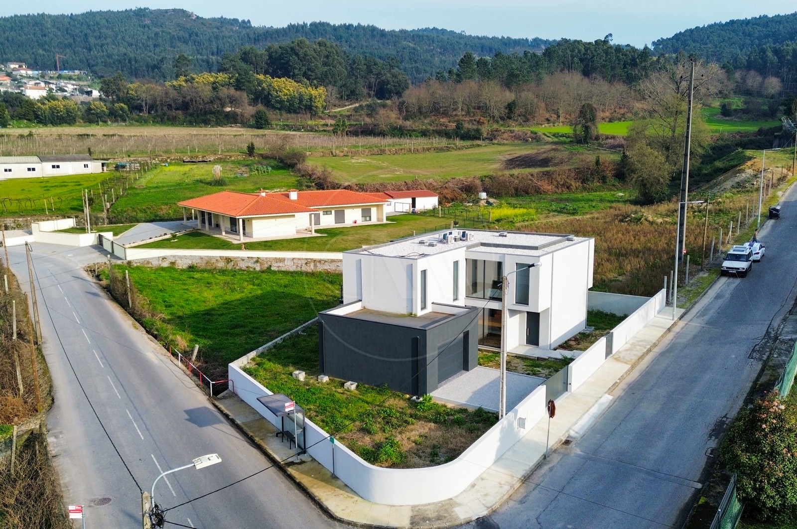 House T3 for For sale in Escudeiros e Penso (Santo Estêvão e São Vicente), Braga, Braga - Fachada (Imagem 1)