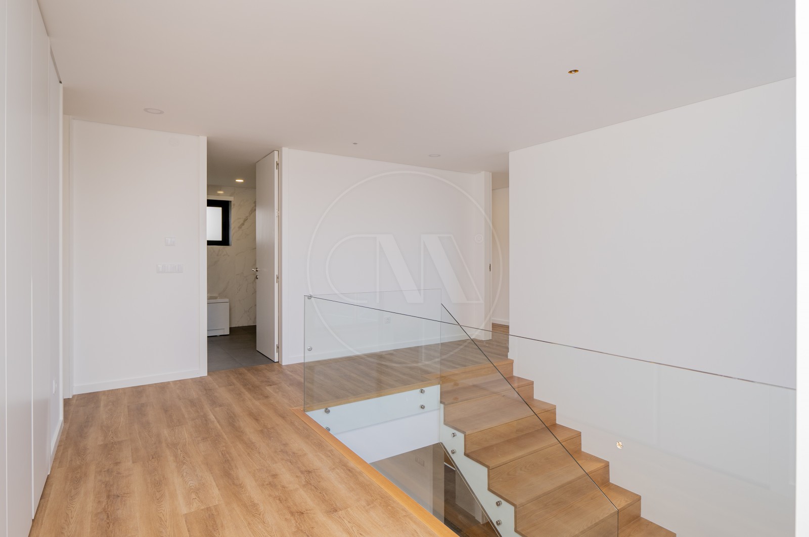 House T3 for For sale in Escudeiros e Penso (Santo Estêvão e São Vicente), Braga, Braga - Corredor (Imagem 2)