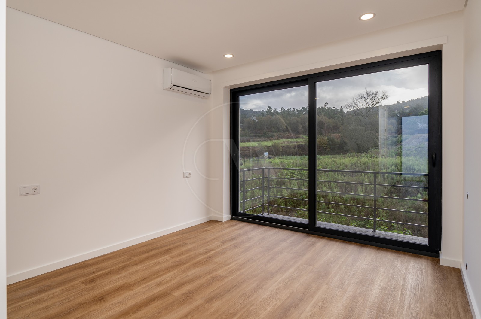 House T3 for For sale in Escudeiros e Penso (Santo Estêvão e São Vicente), Braga, Braga - Quarto (Imagem 1)